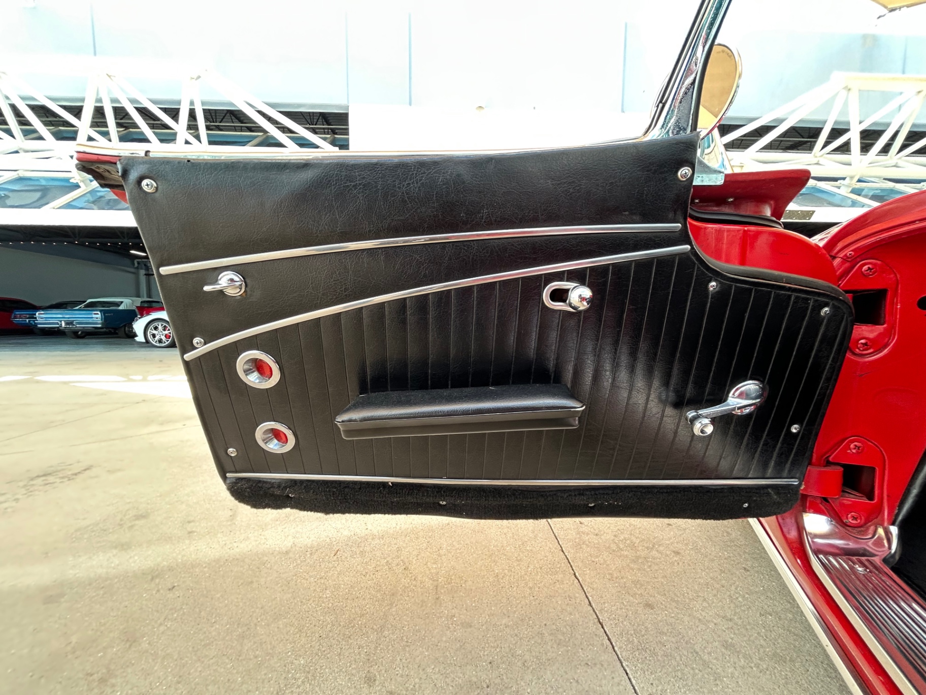 Vehicle photo 36