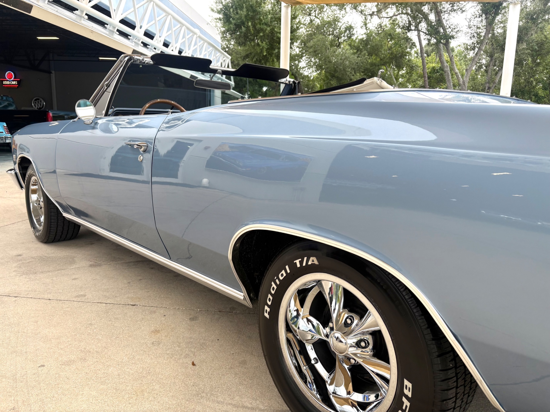 Vehicle photo 14