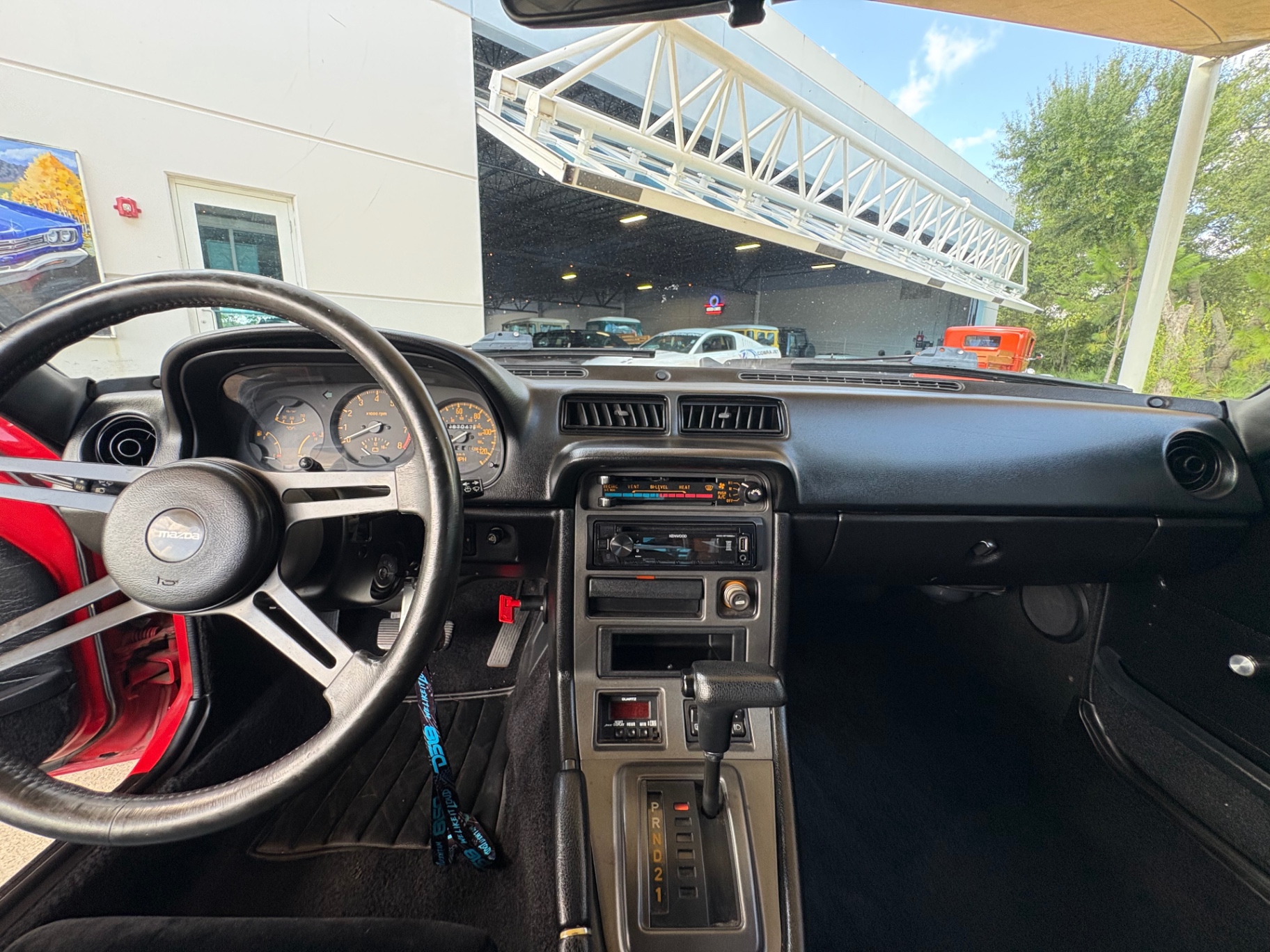 Vehicle photo 37