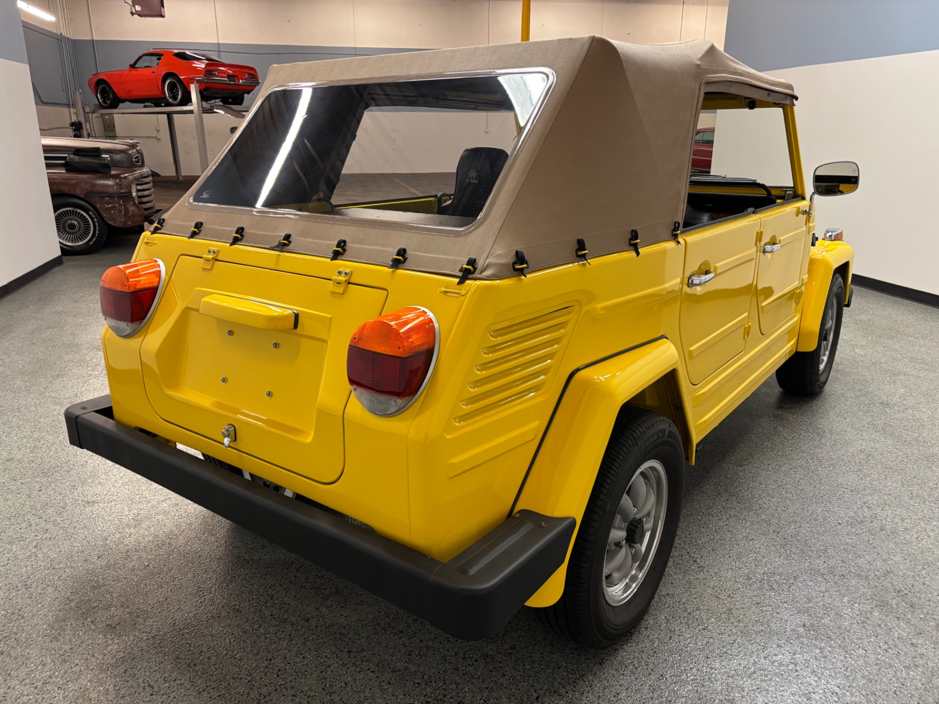 Vehicle photo 7
