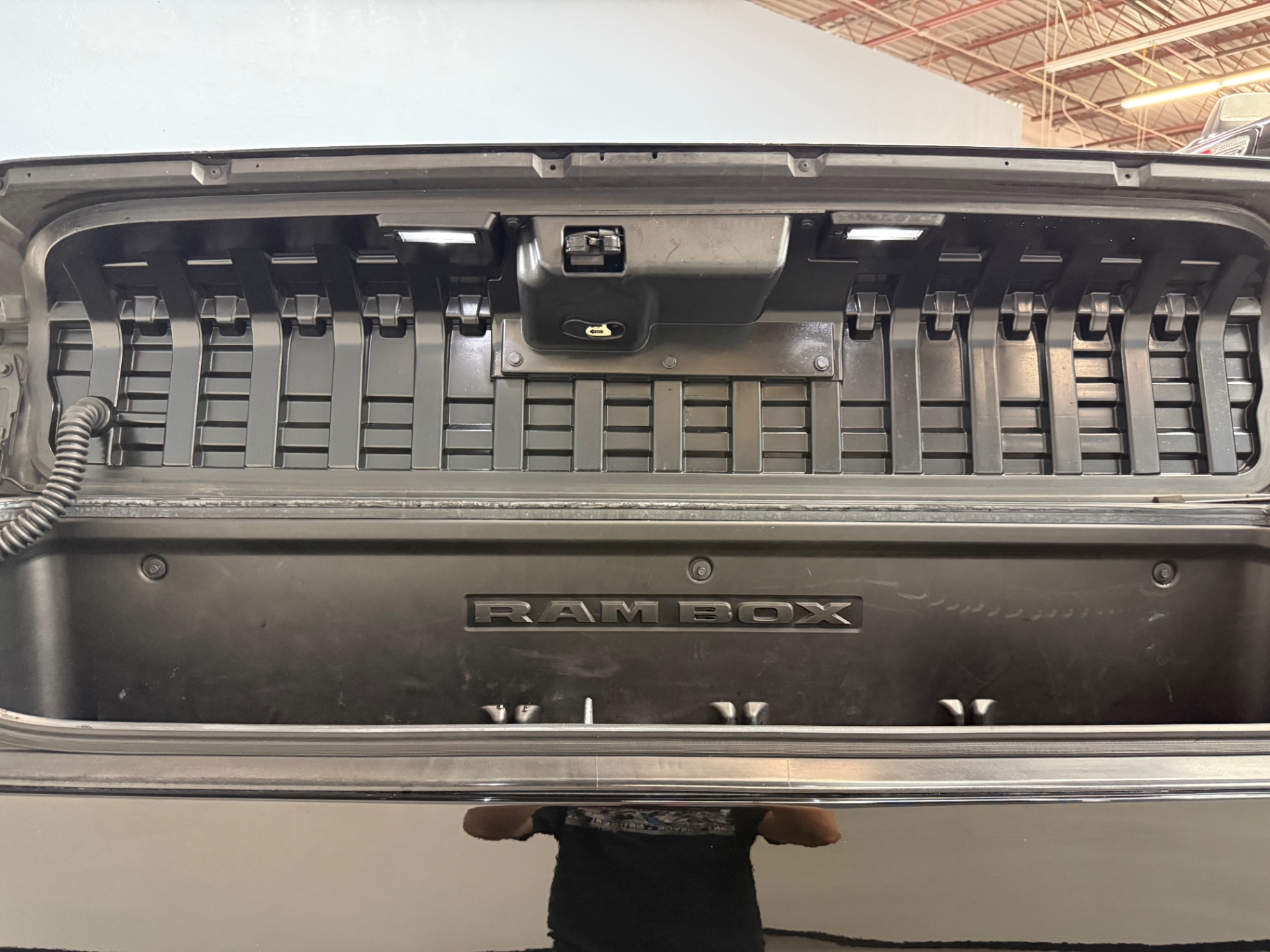Vehicle photo 19