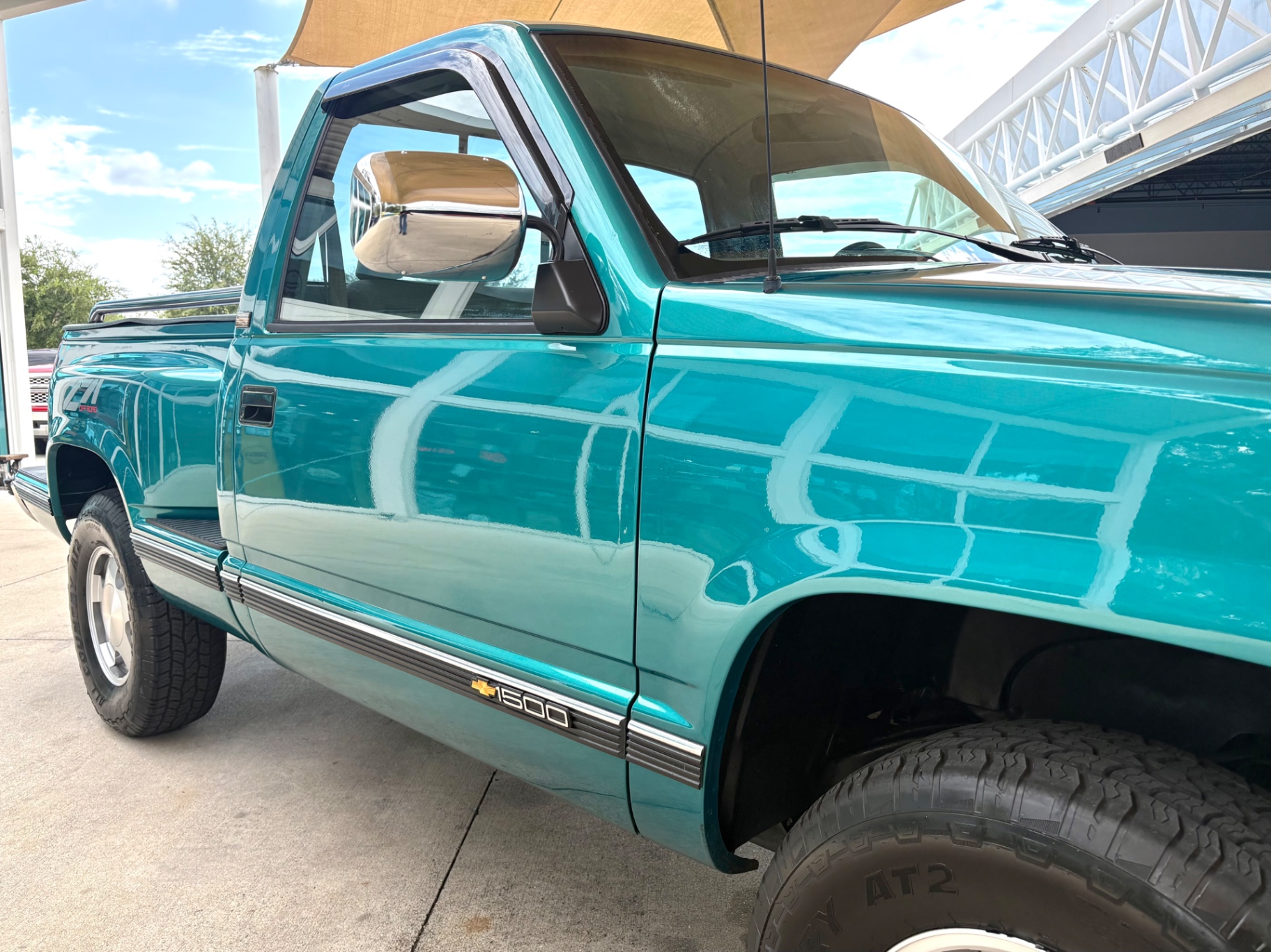 Vehicle photo 18