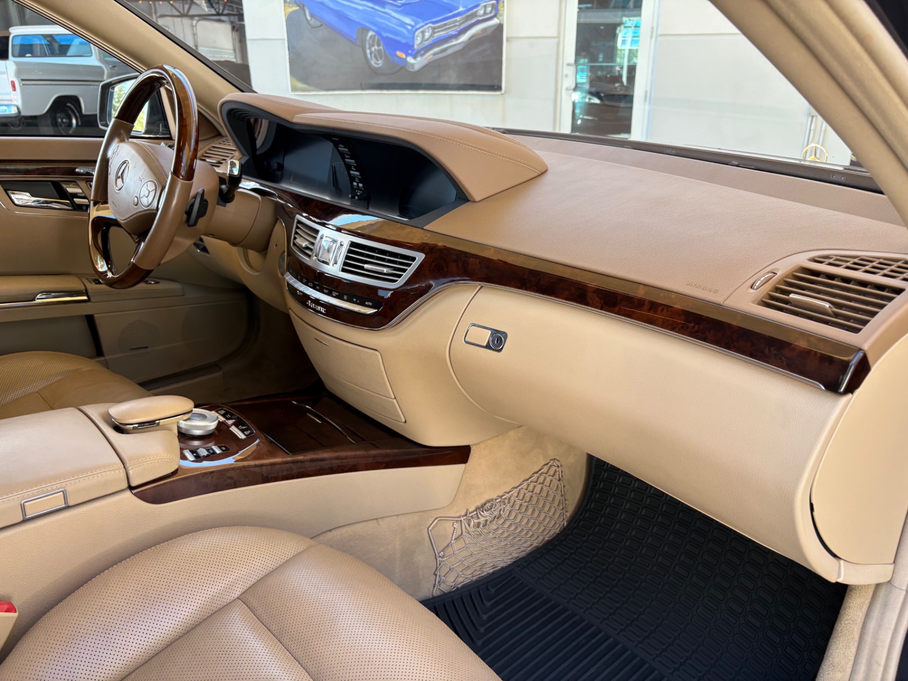 Vehicle photo 43