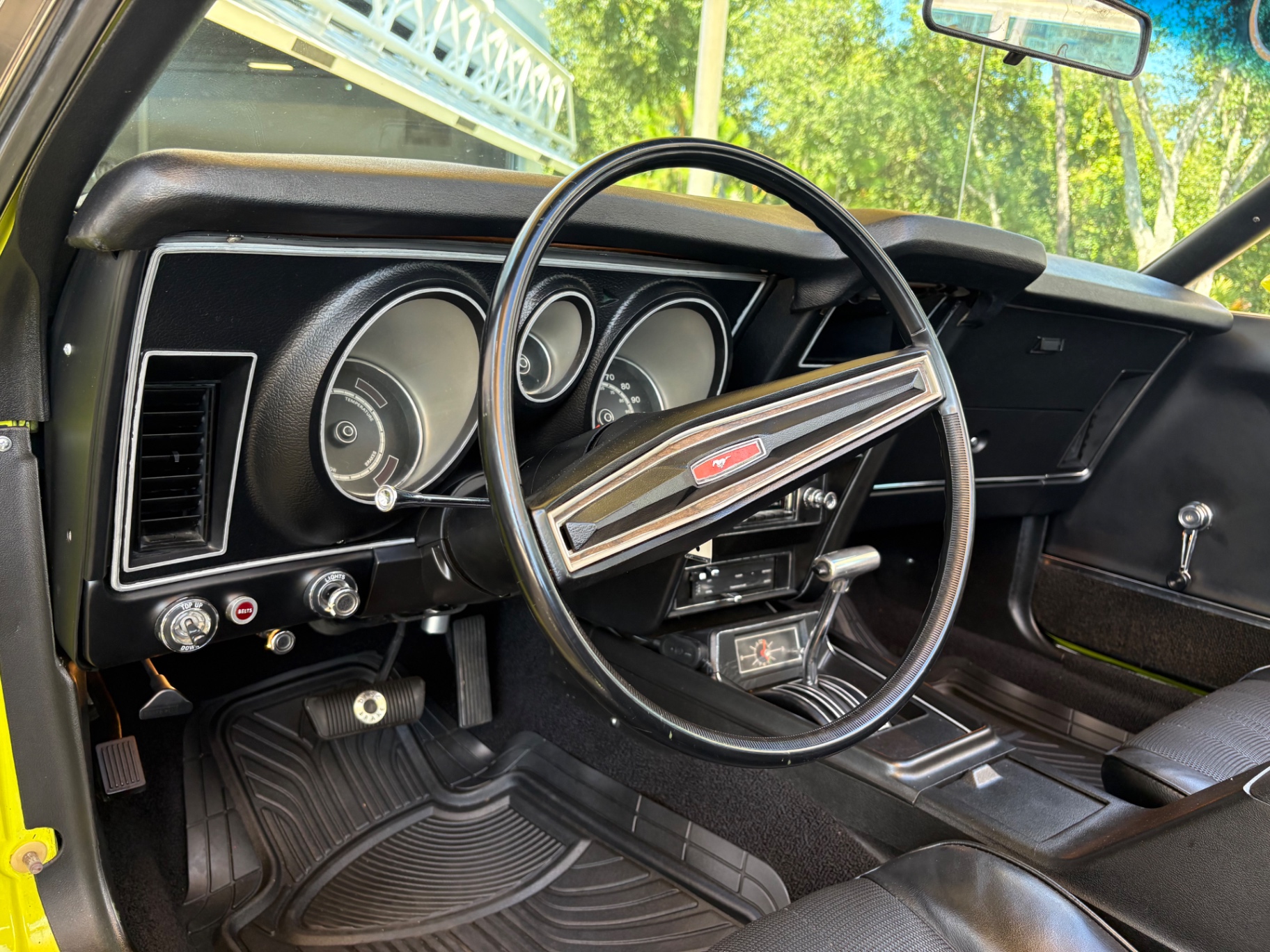 Vehicle photo 38