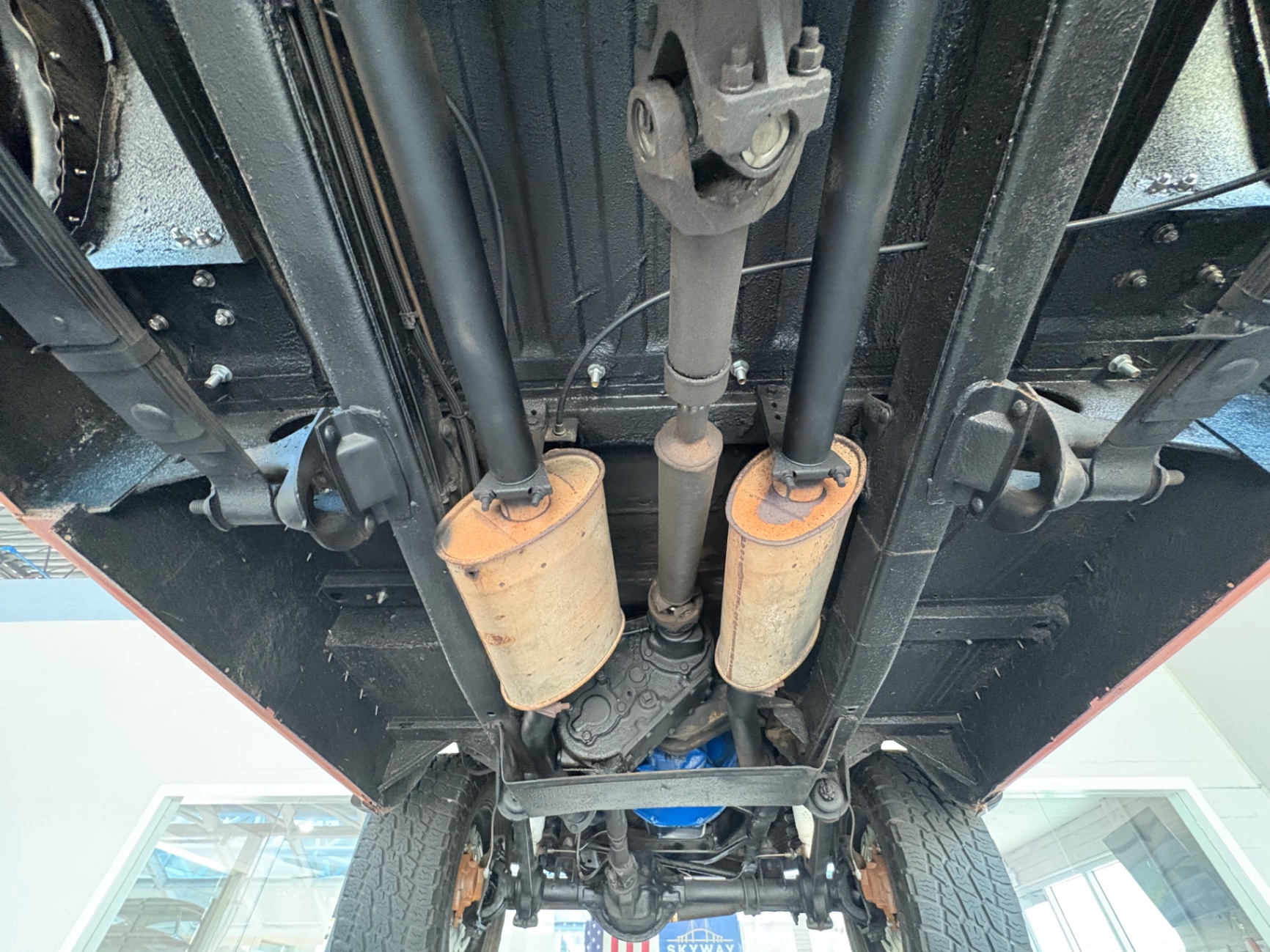 Vehicle photo 43