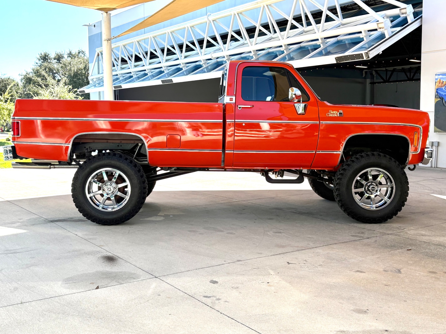 Vehicle photo 4