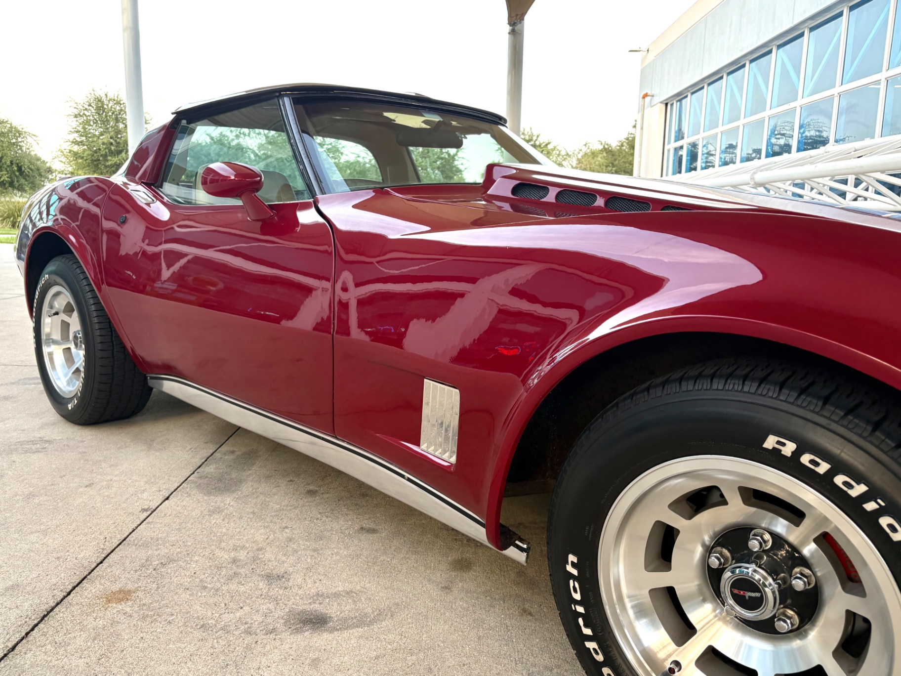 Vehicle photo 18