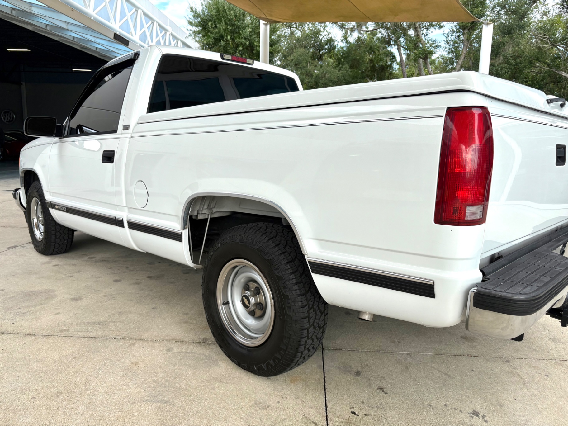 Vehicle photo 14