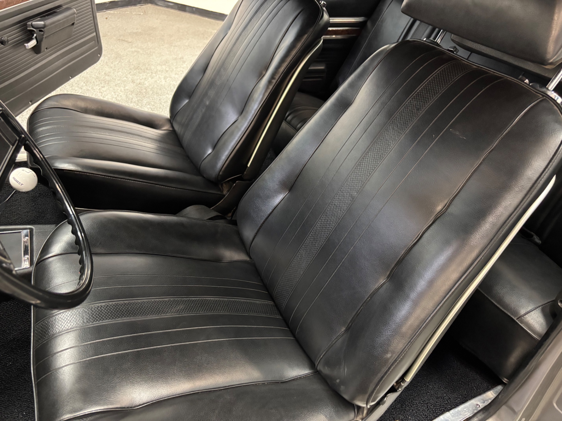 Vehicle photo 23