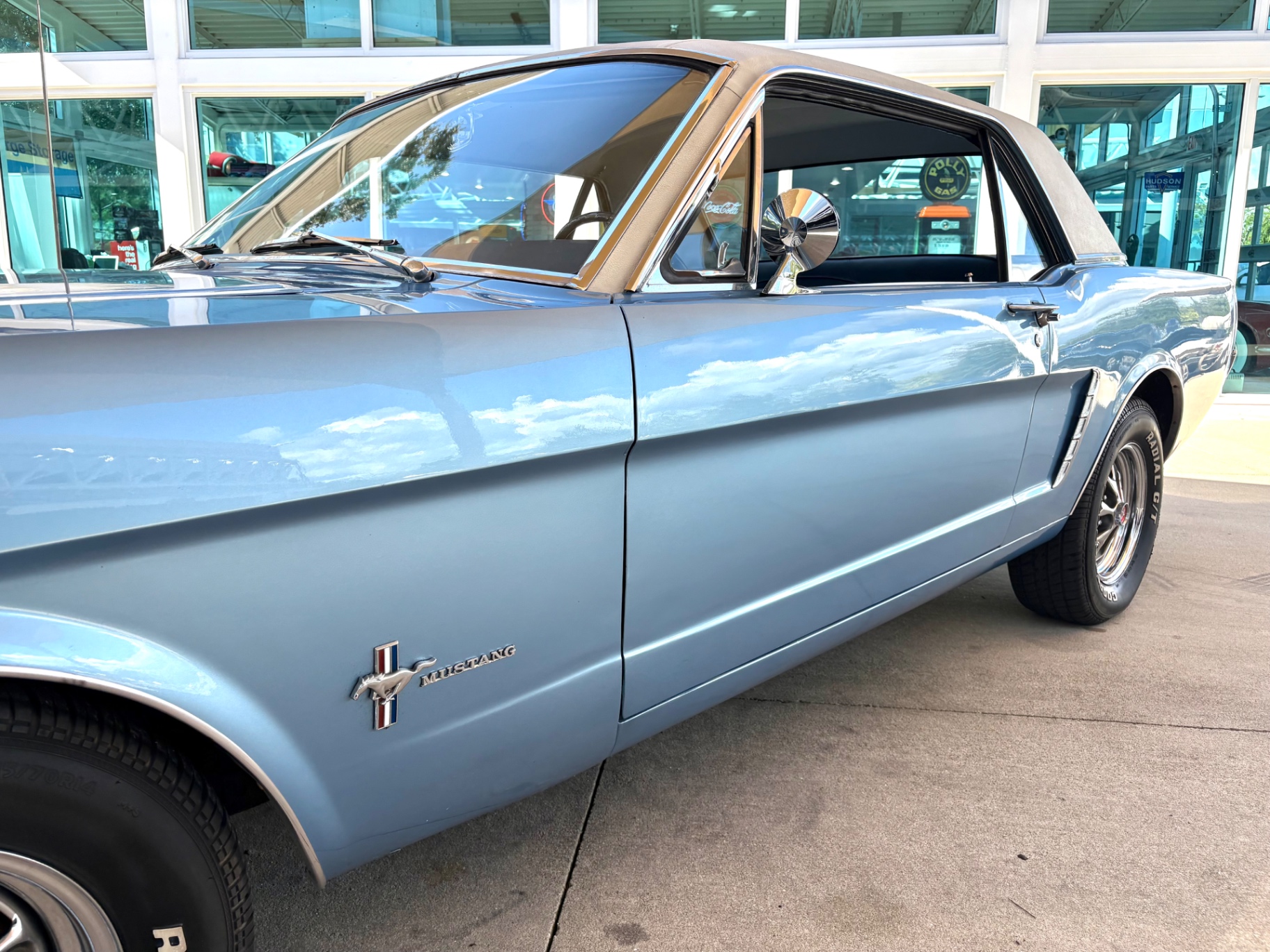 Vehicle photo 13
