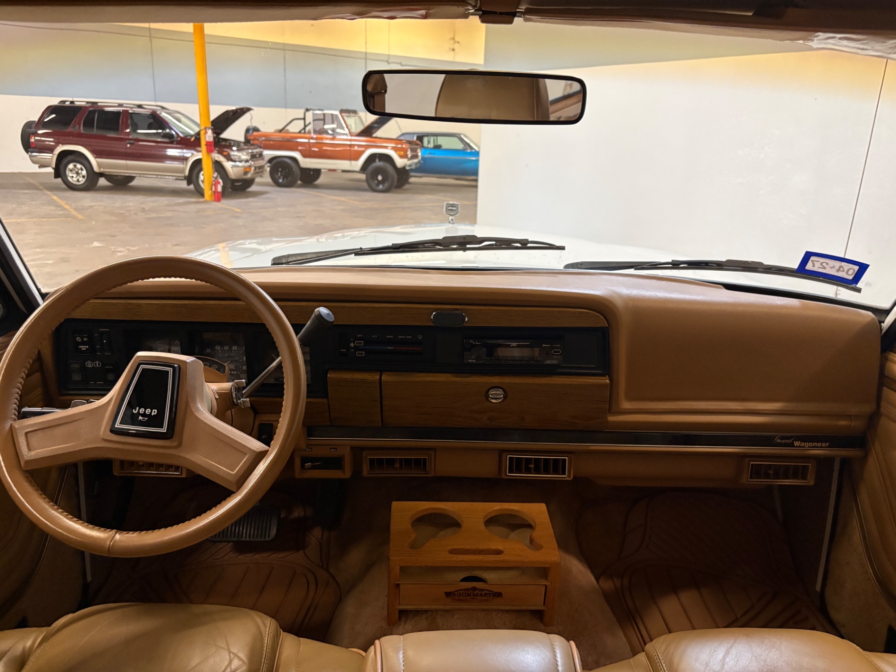 Vehicle photo 28