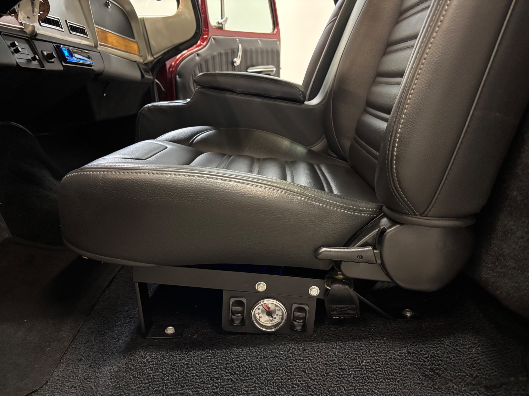 Vehicle photo 18