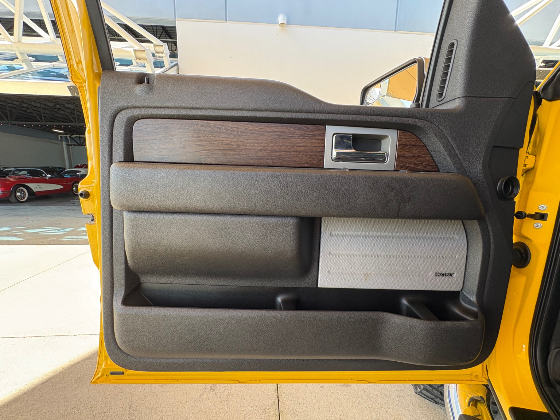 Vehicle photo 31