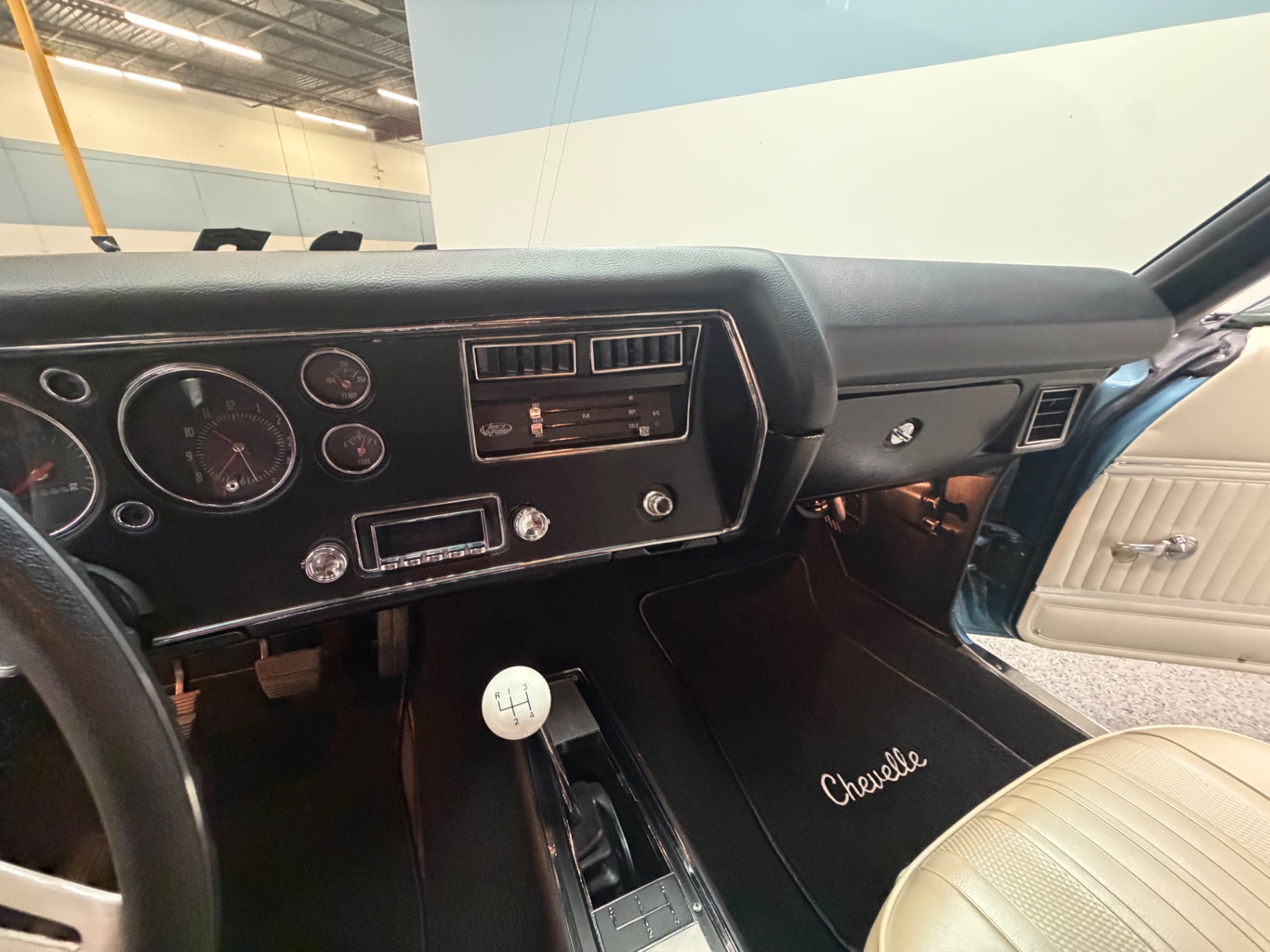 Vehicle photo 94