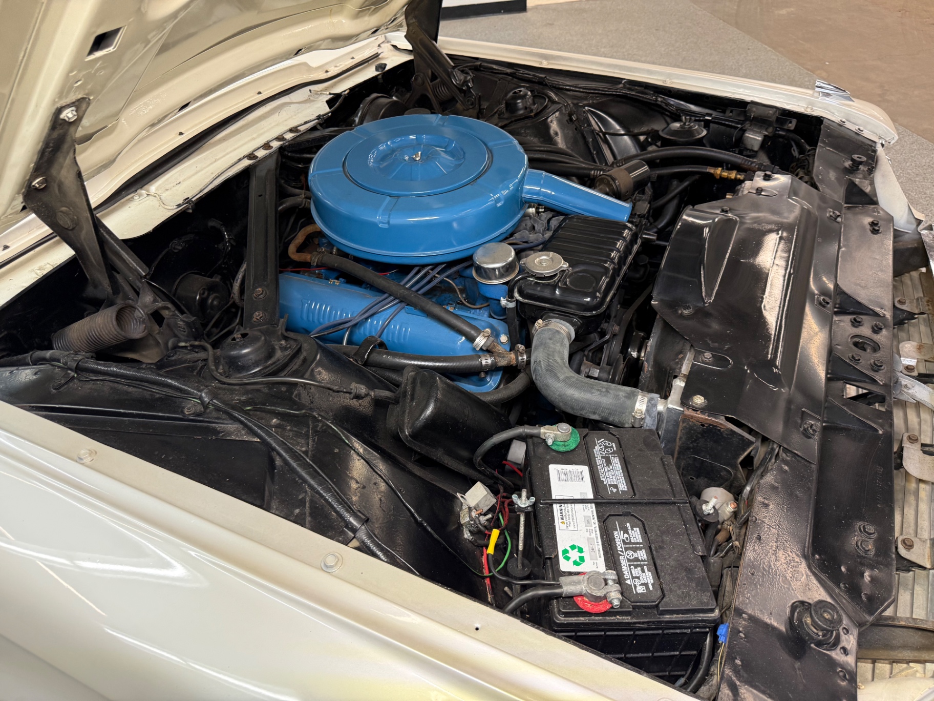 Vehicle photo 25