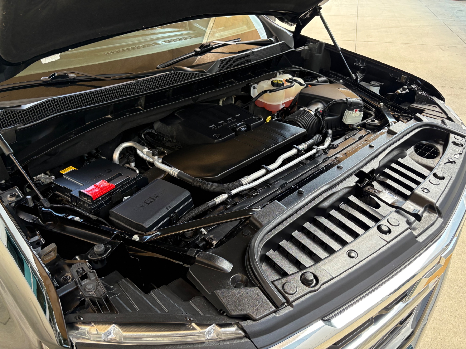 Vehicle photo 25