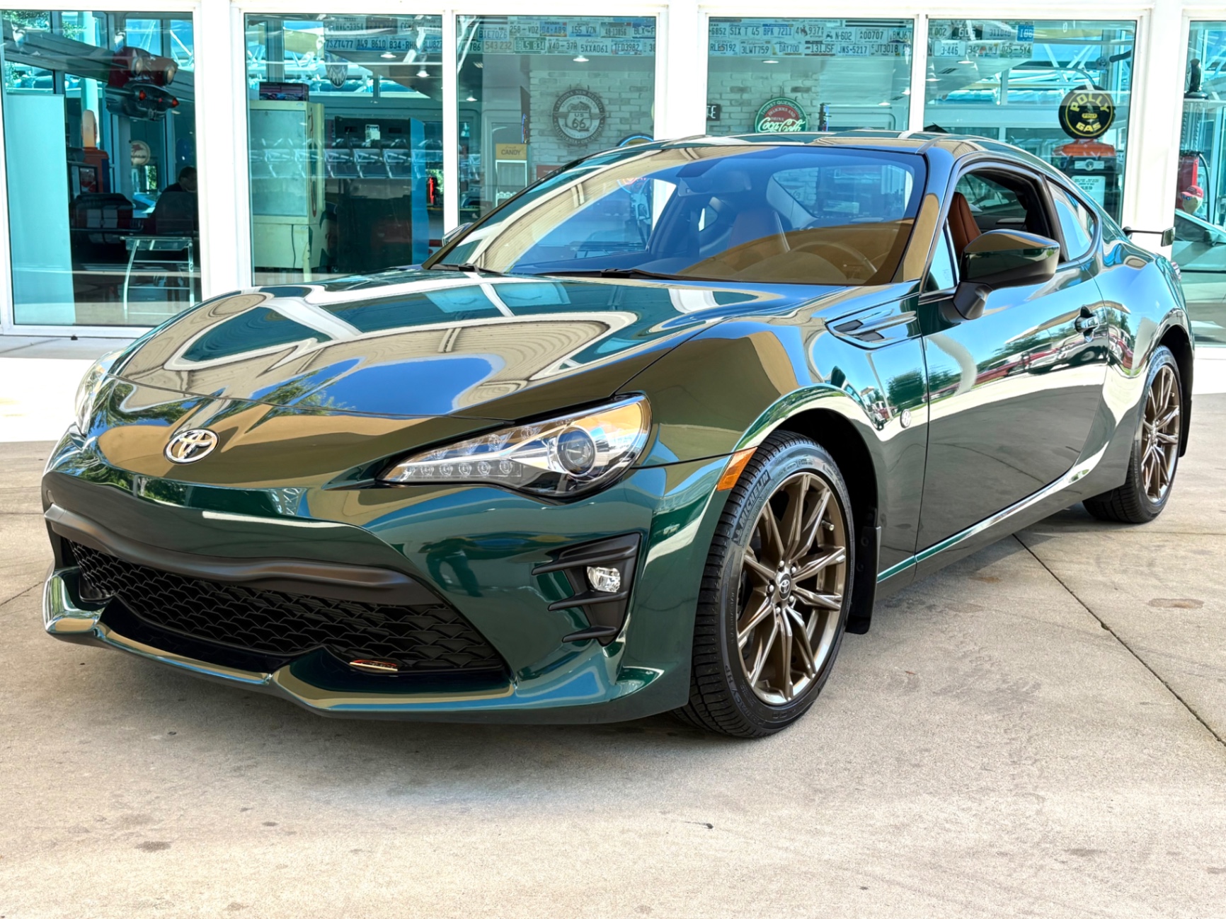 Vehicle photo 10