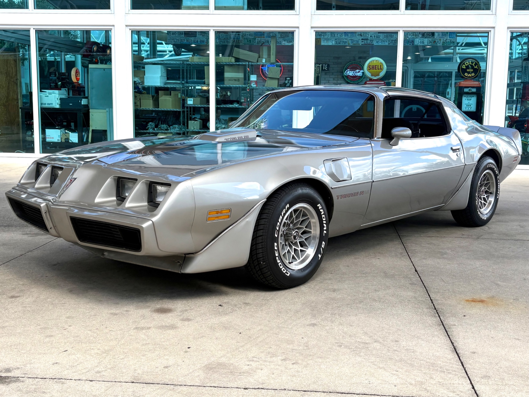 Vehicle photo 11