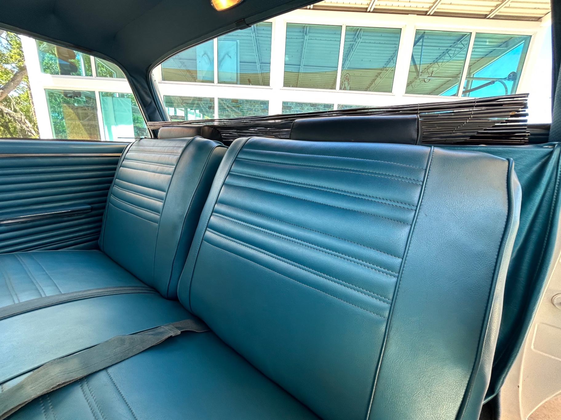 Vehicle photo 32