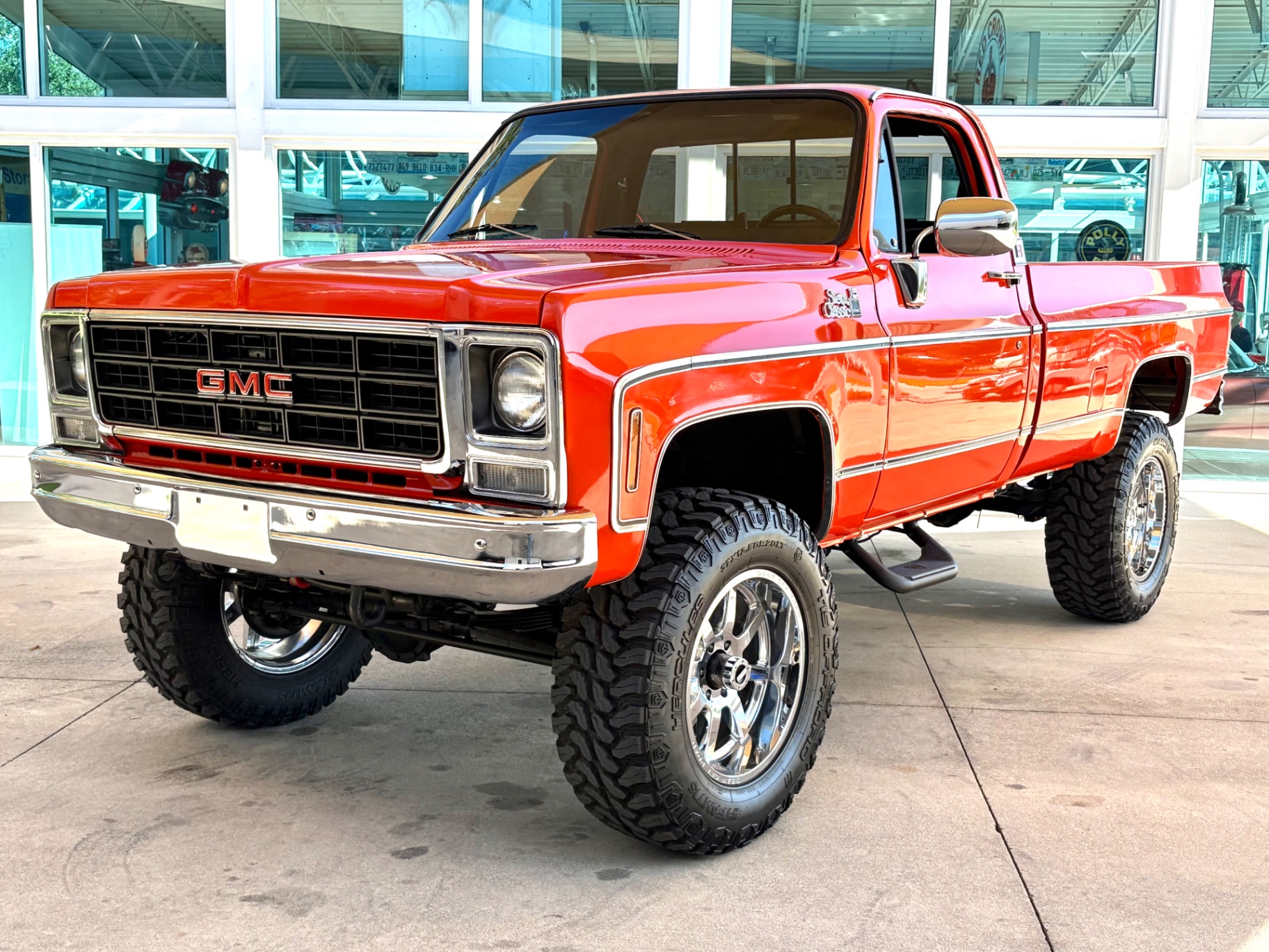 Vehicle photo 10