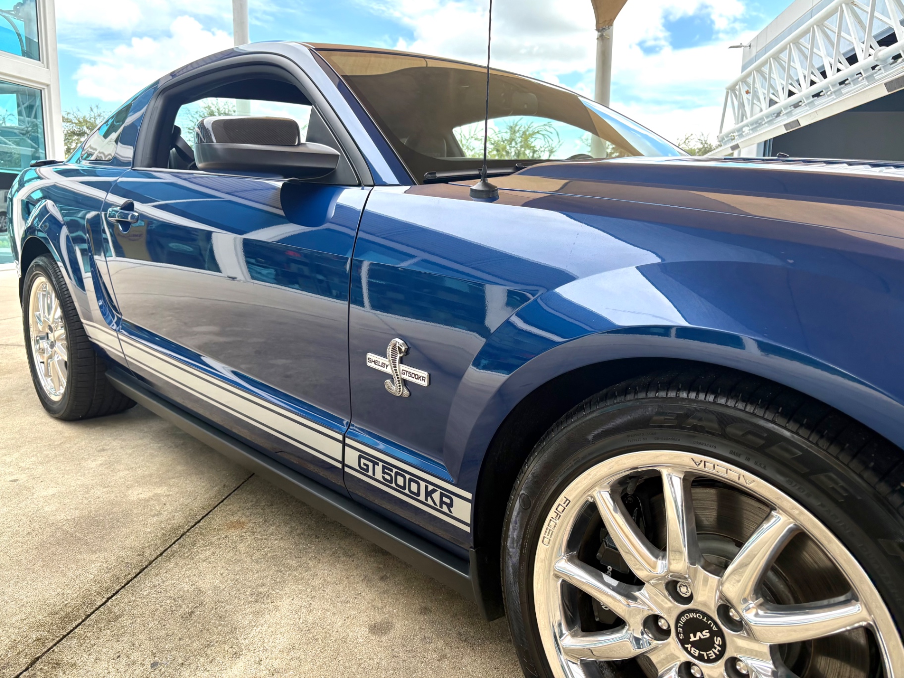 Vehicle photo 18
