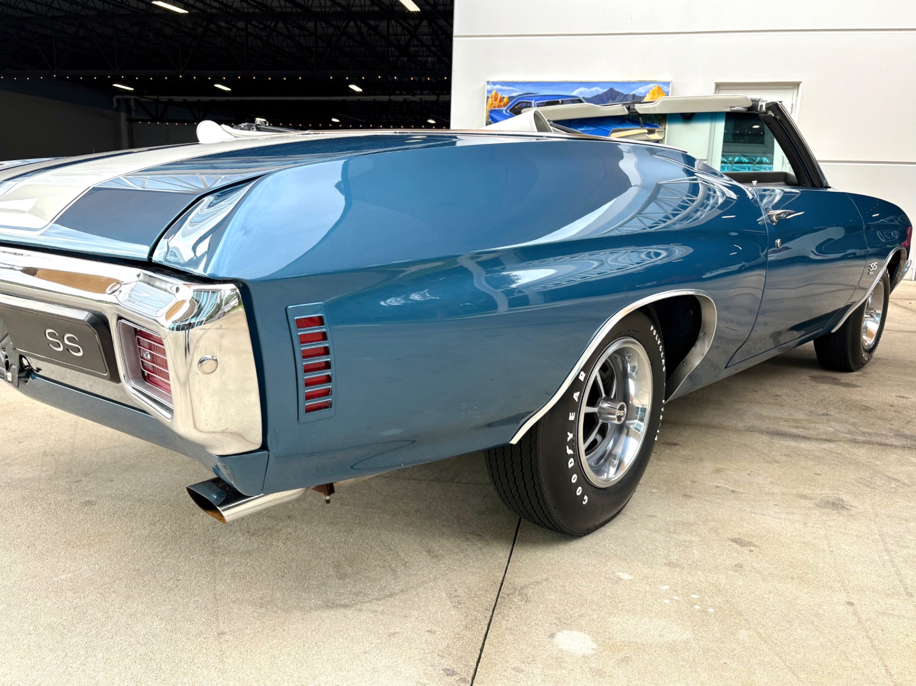Vehicle photo 14
