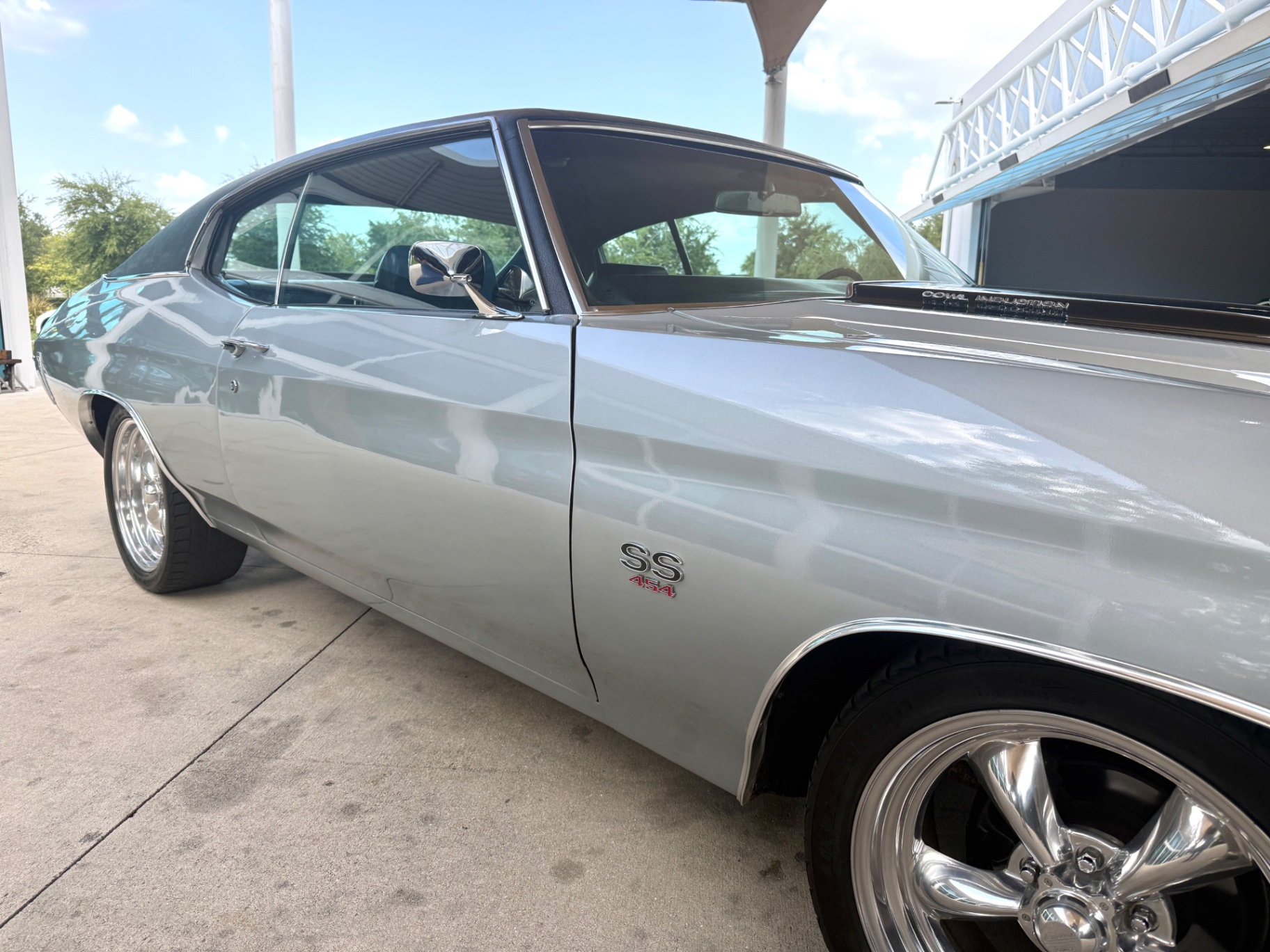 Vehicle photo 18