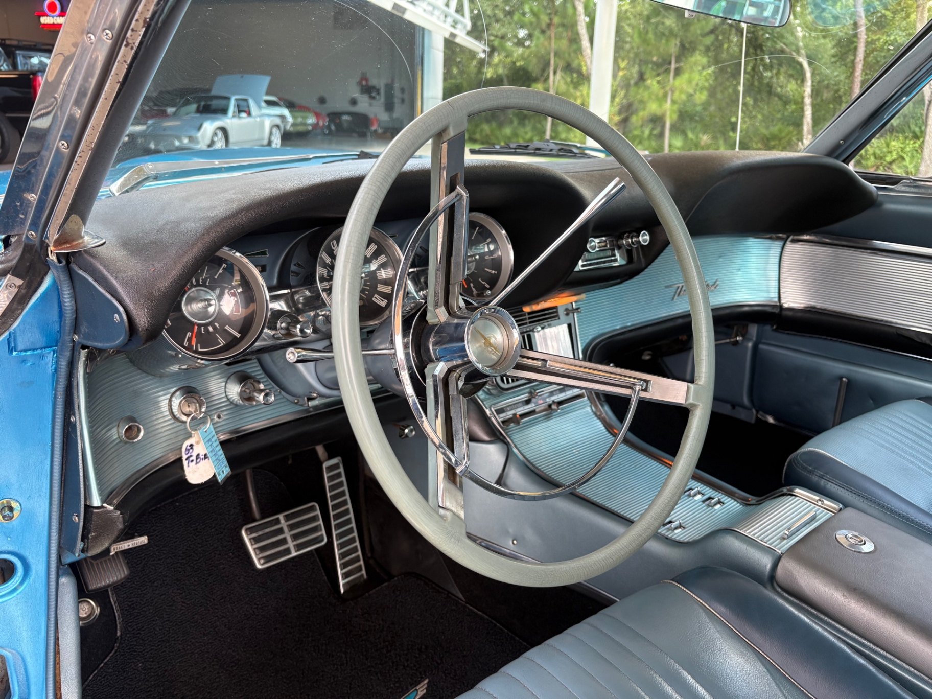 Vehicle photo 35