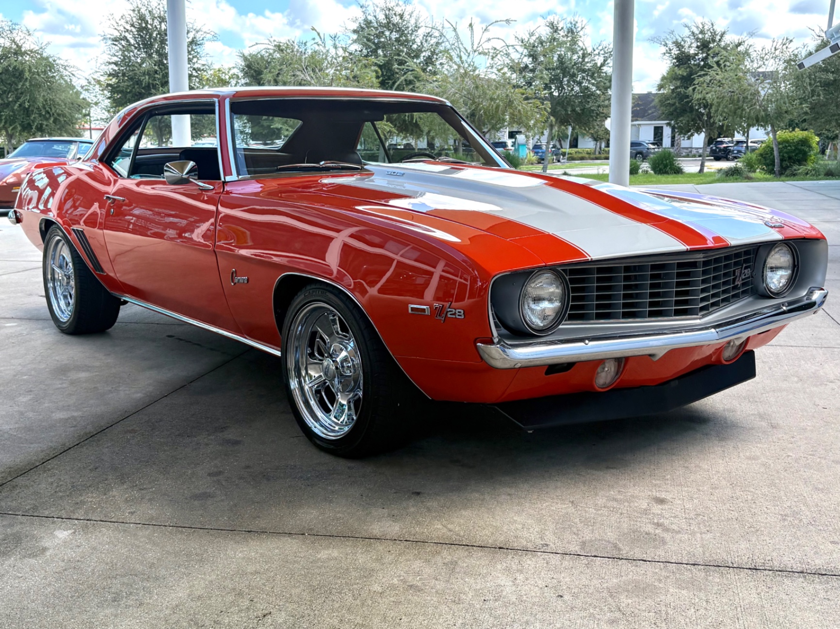 Vehicle photo 4