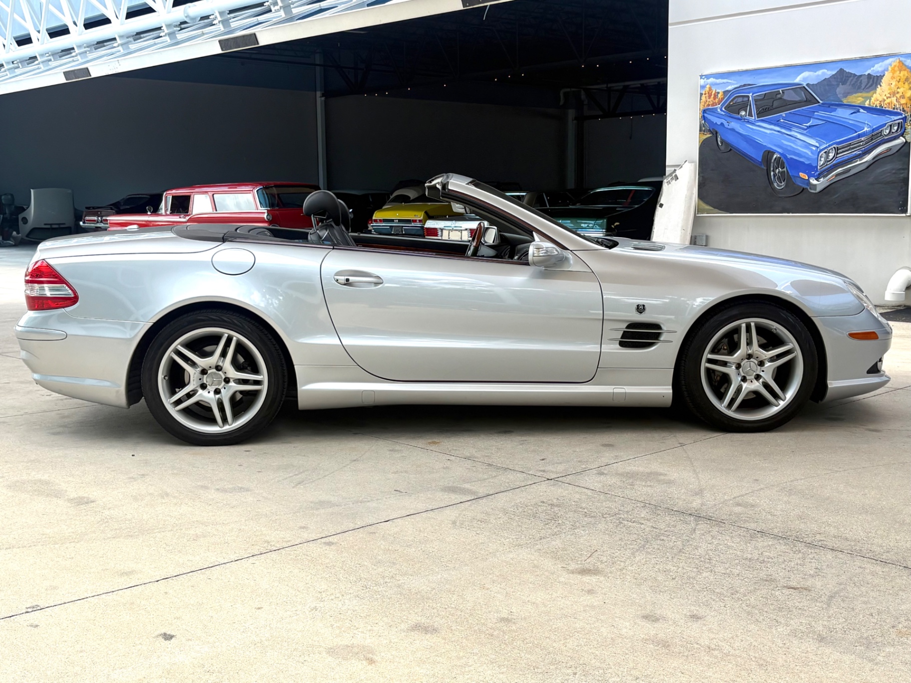 Vehicle photo 5