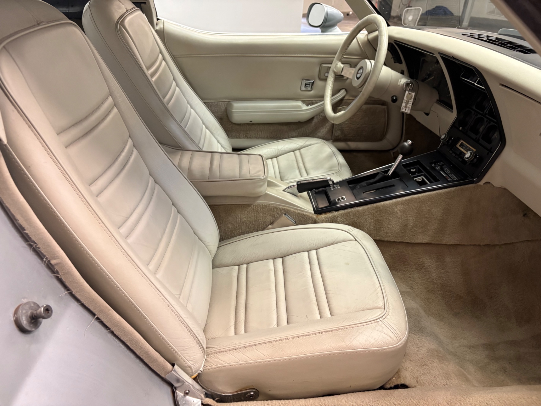 Vehicle photo 29