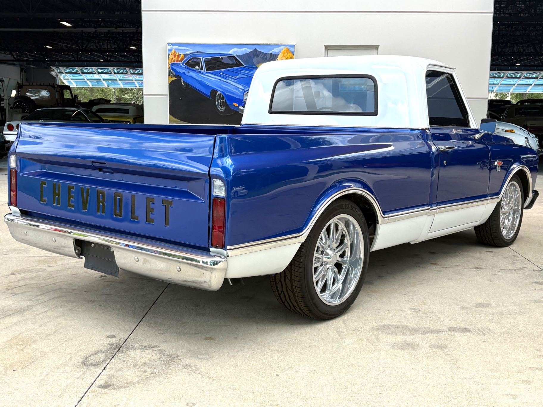 Vehicle photo 6