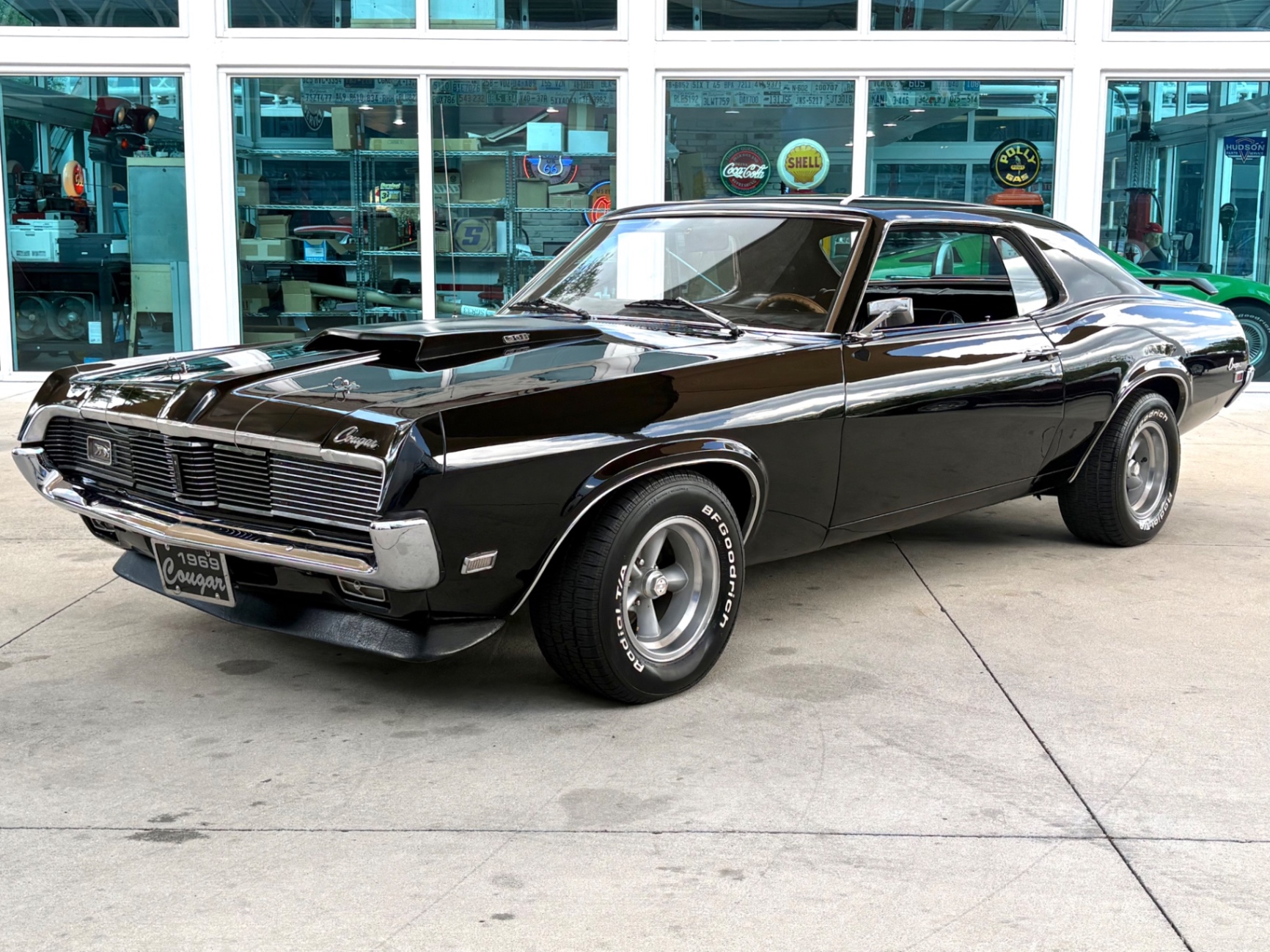 Vehicle photo 11