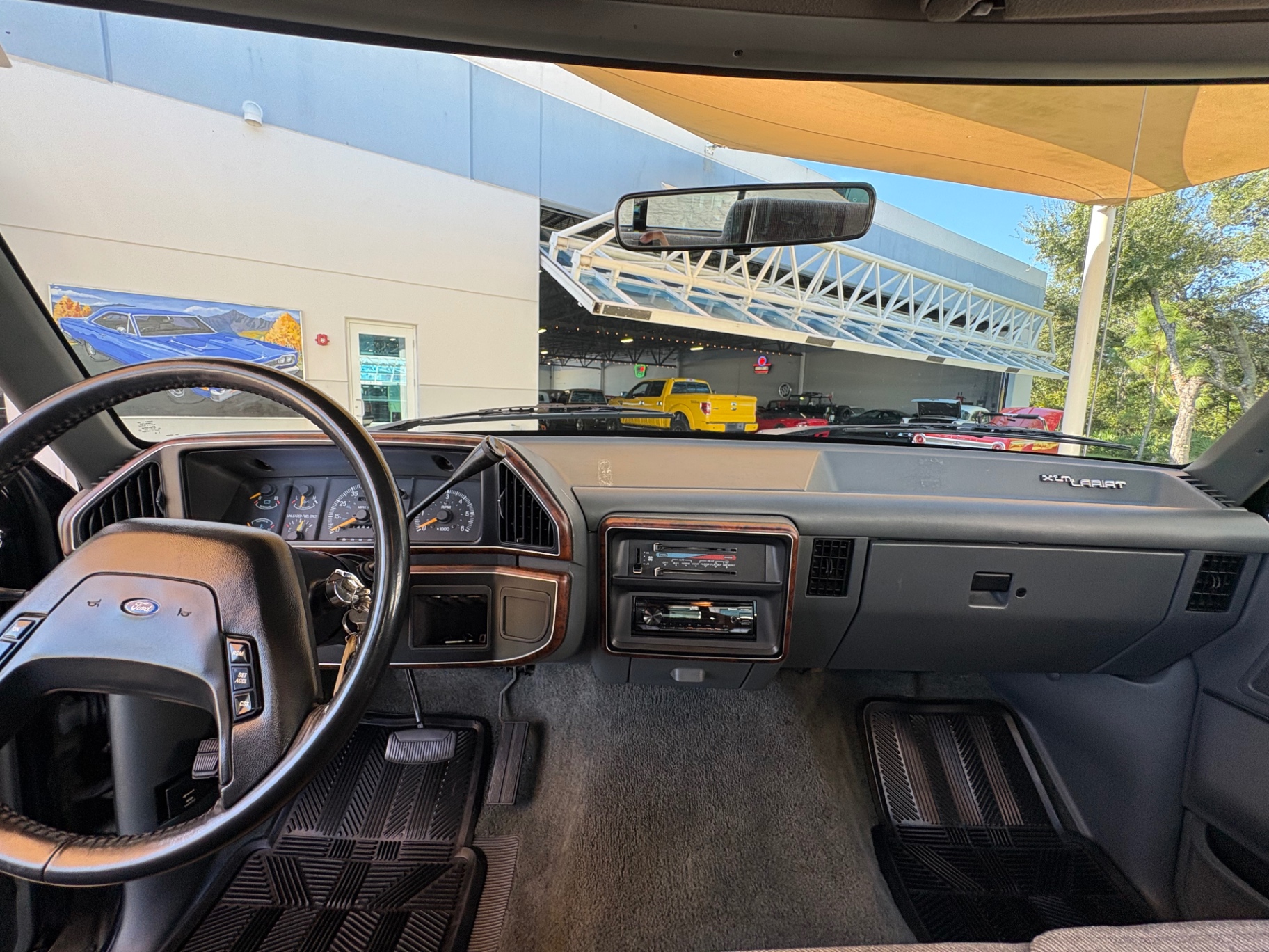 Vehicle photo 34