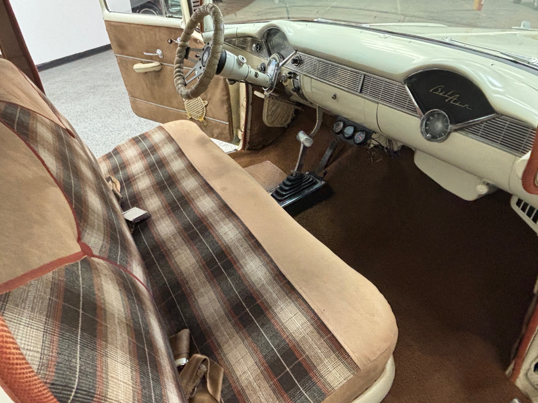 Vehicle photo 32