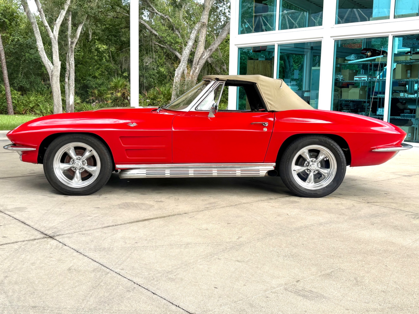 Vehicle photo 24