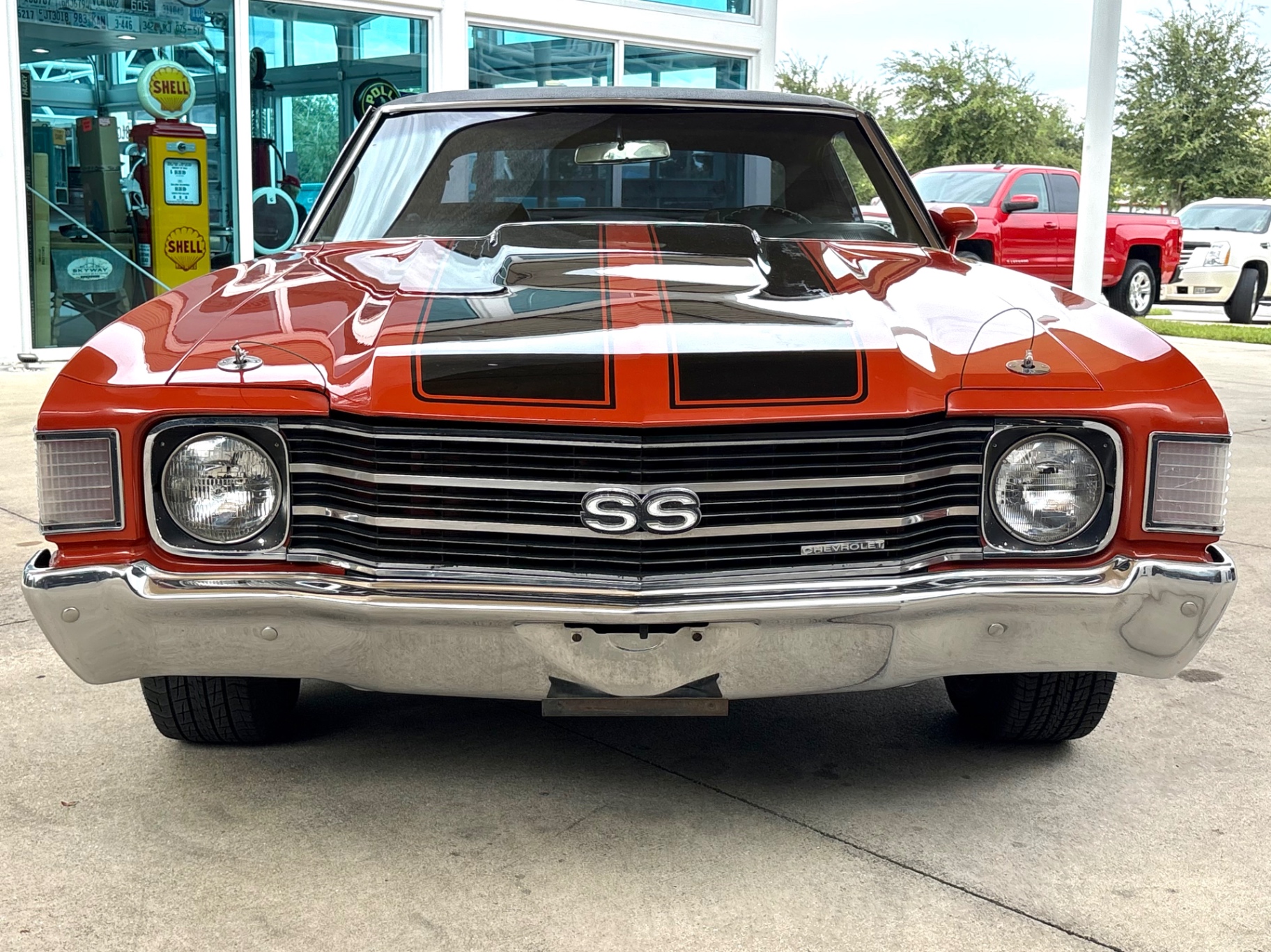 Vehicle photo 2