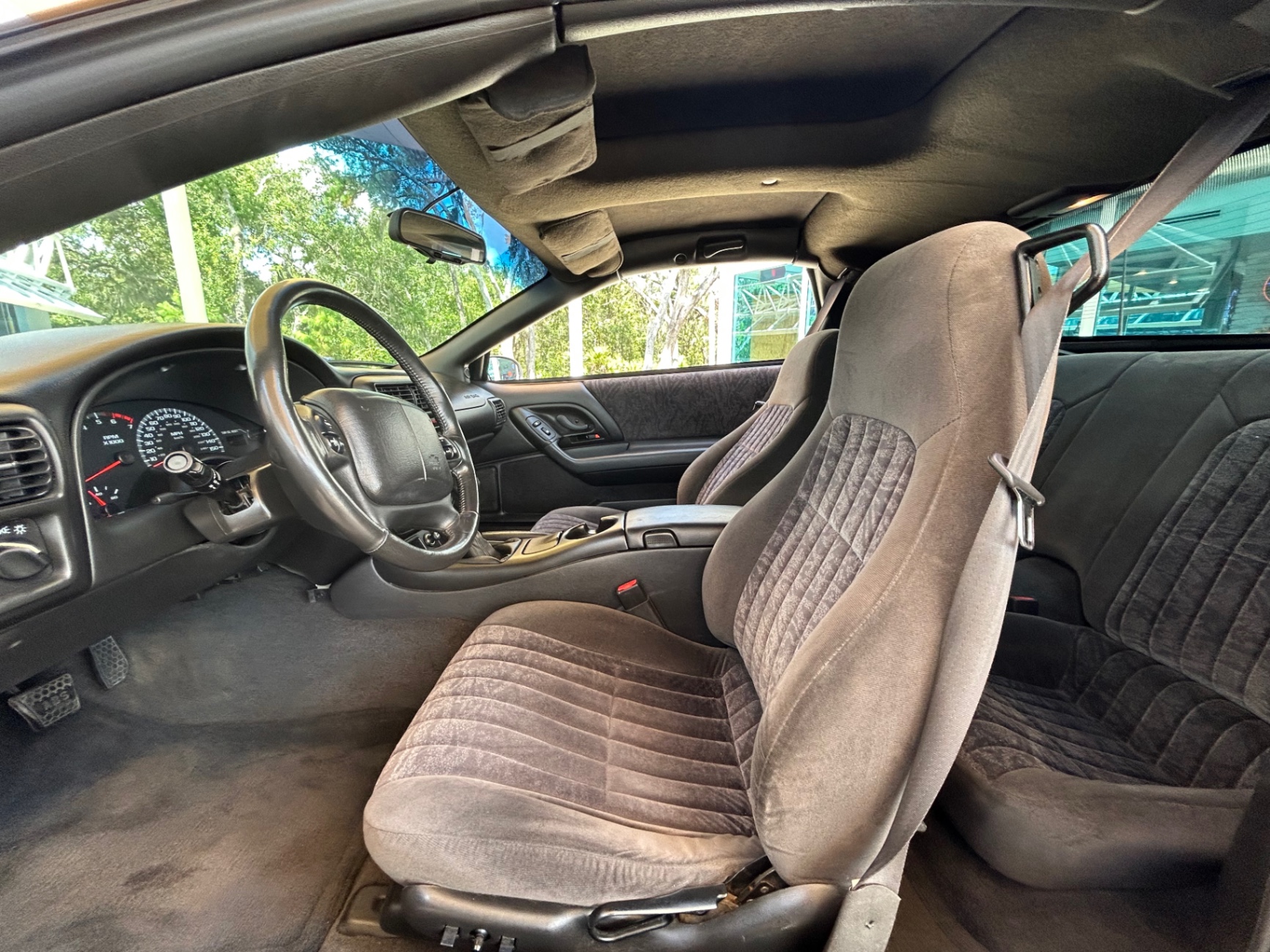 Vehicle photo 21