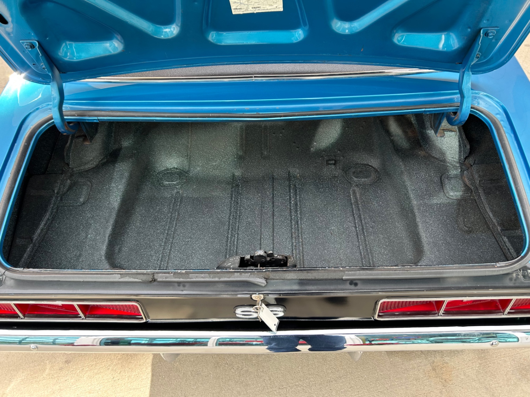 Vehicle photo 8