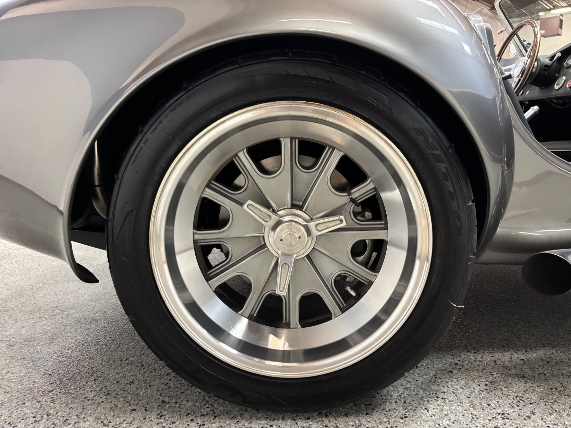 Vehicle photo 15