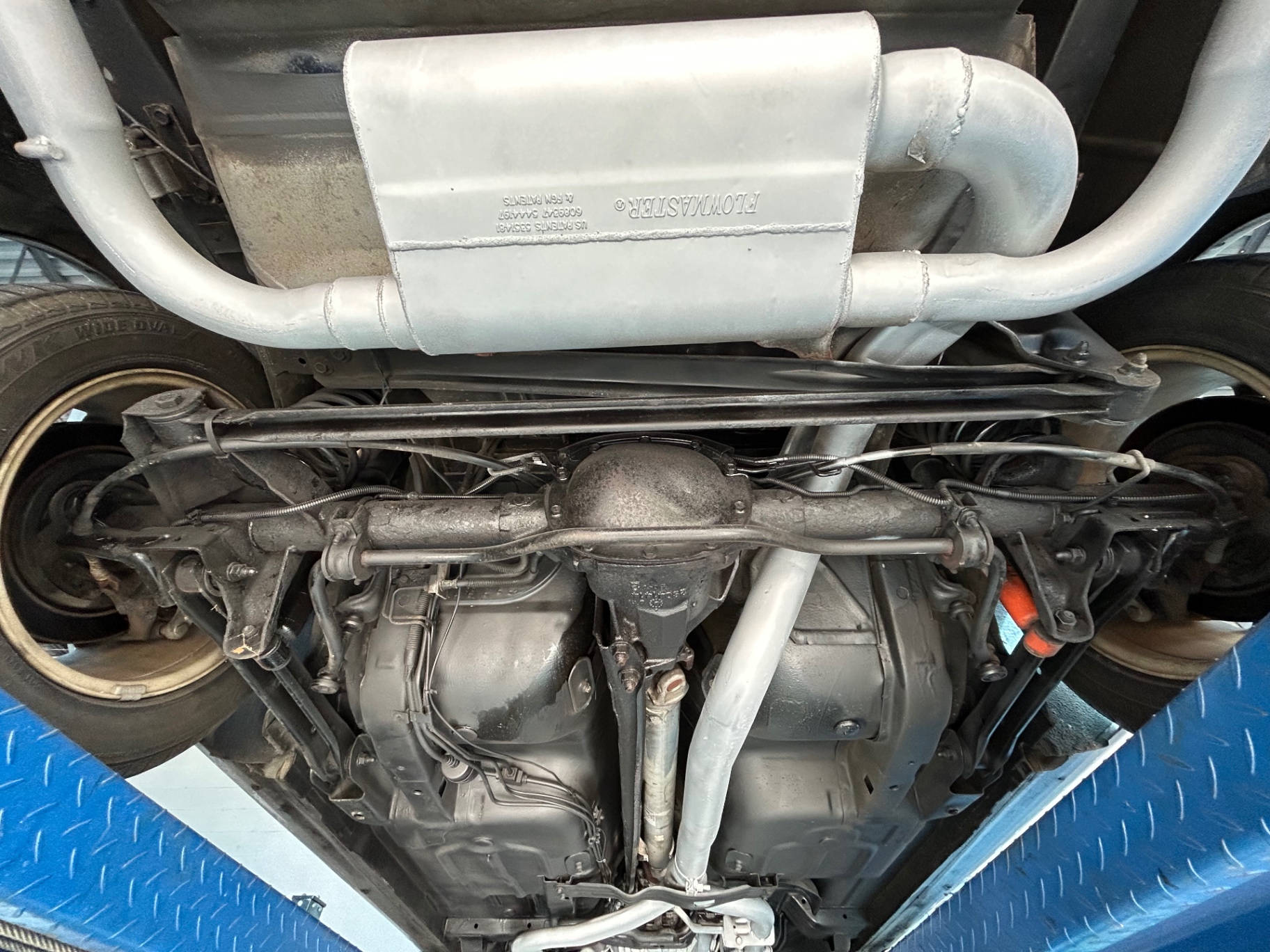 Vehicle photo 28