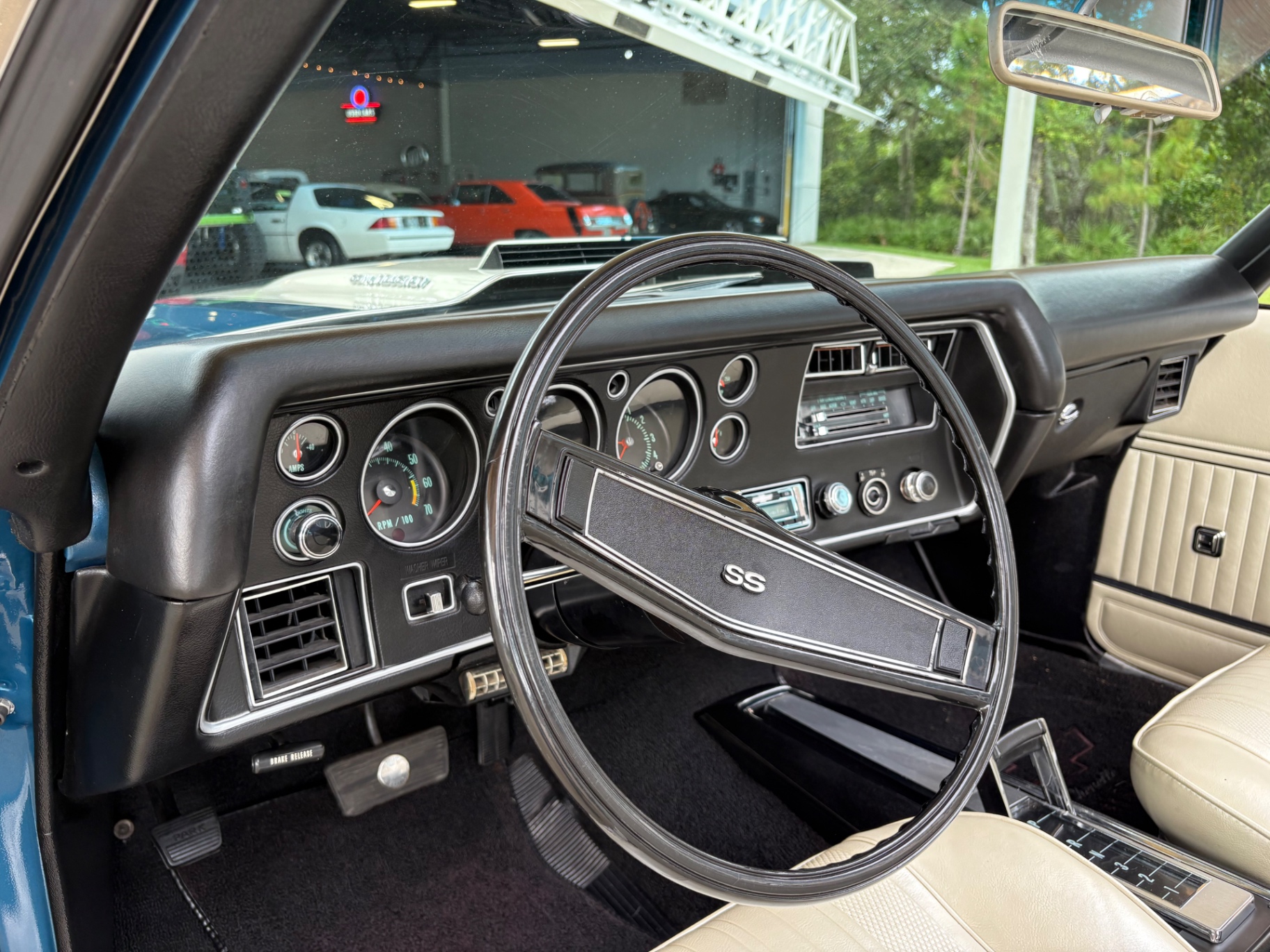 Vehicle photo 37