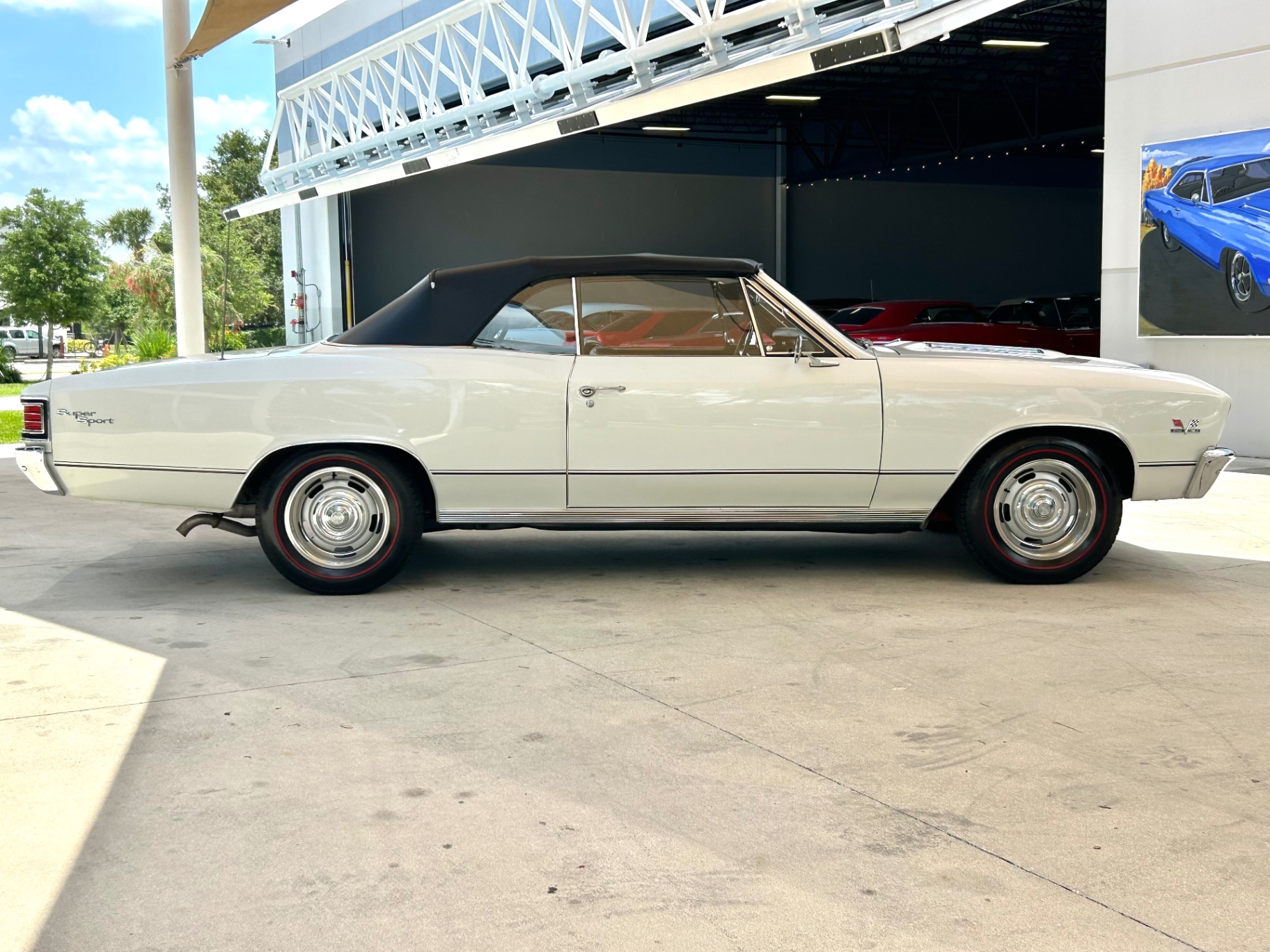 Vehicle photo 21