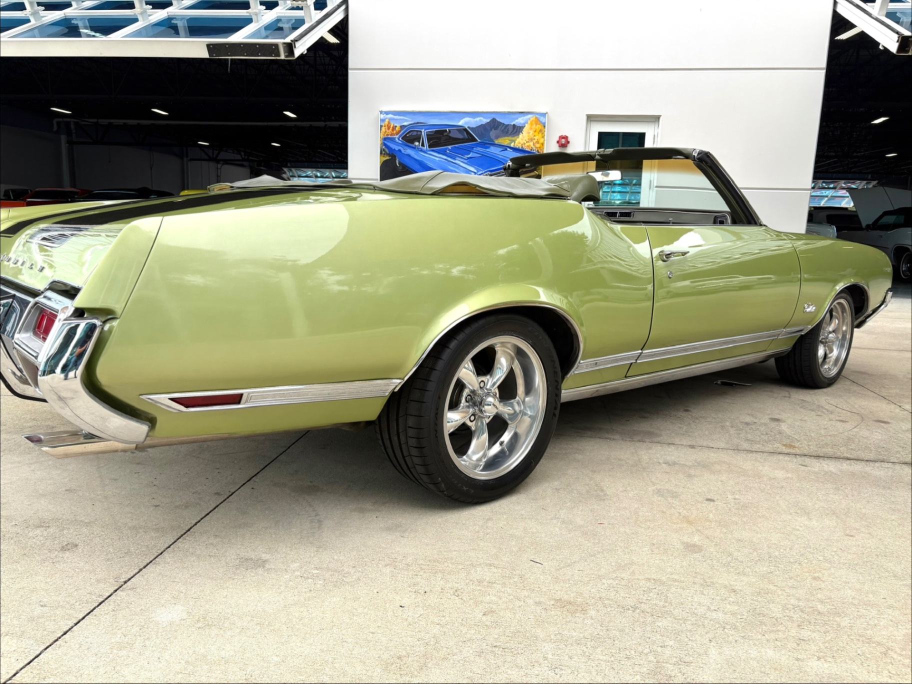 Vehicle photo 16