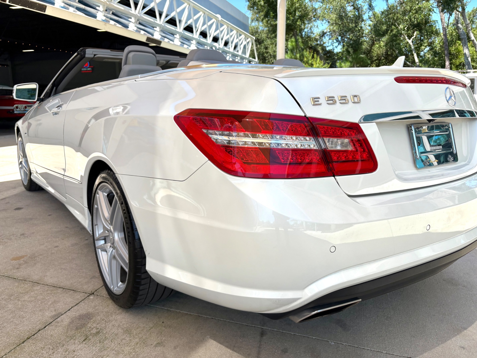 Vehicle photo 15