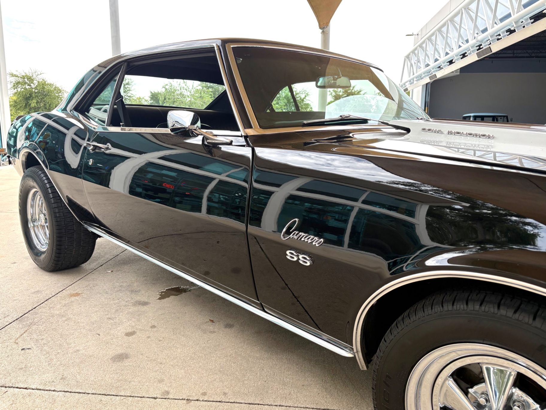 Vehicle photo 18
