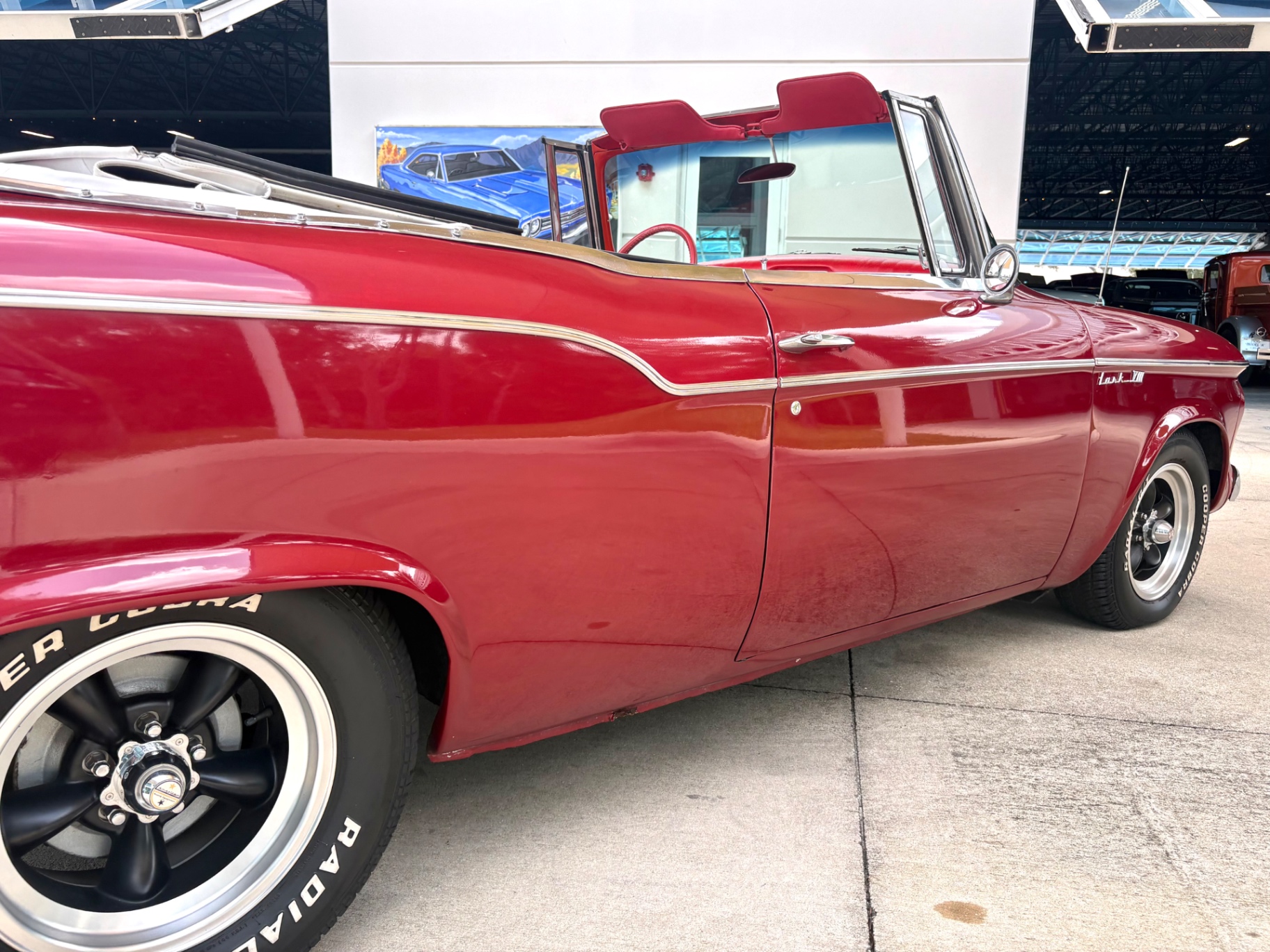 Vehicle photo 17
