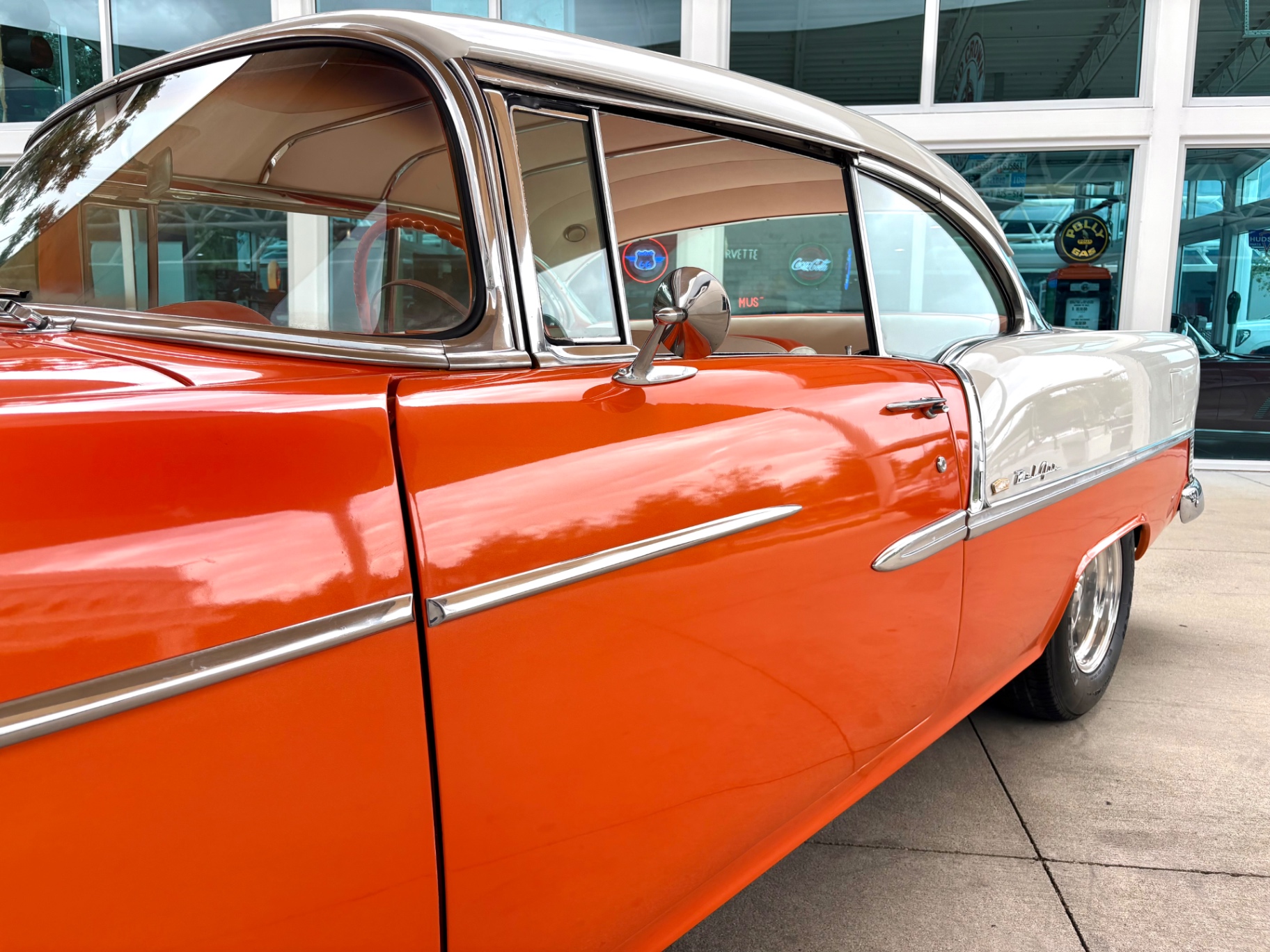 Vehicle photo 14