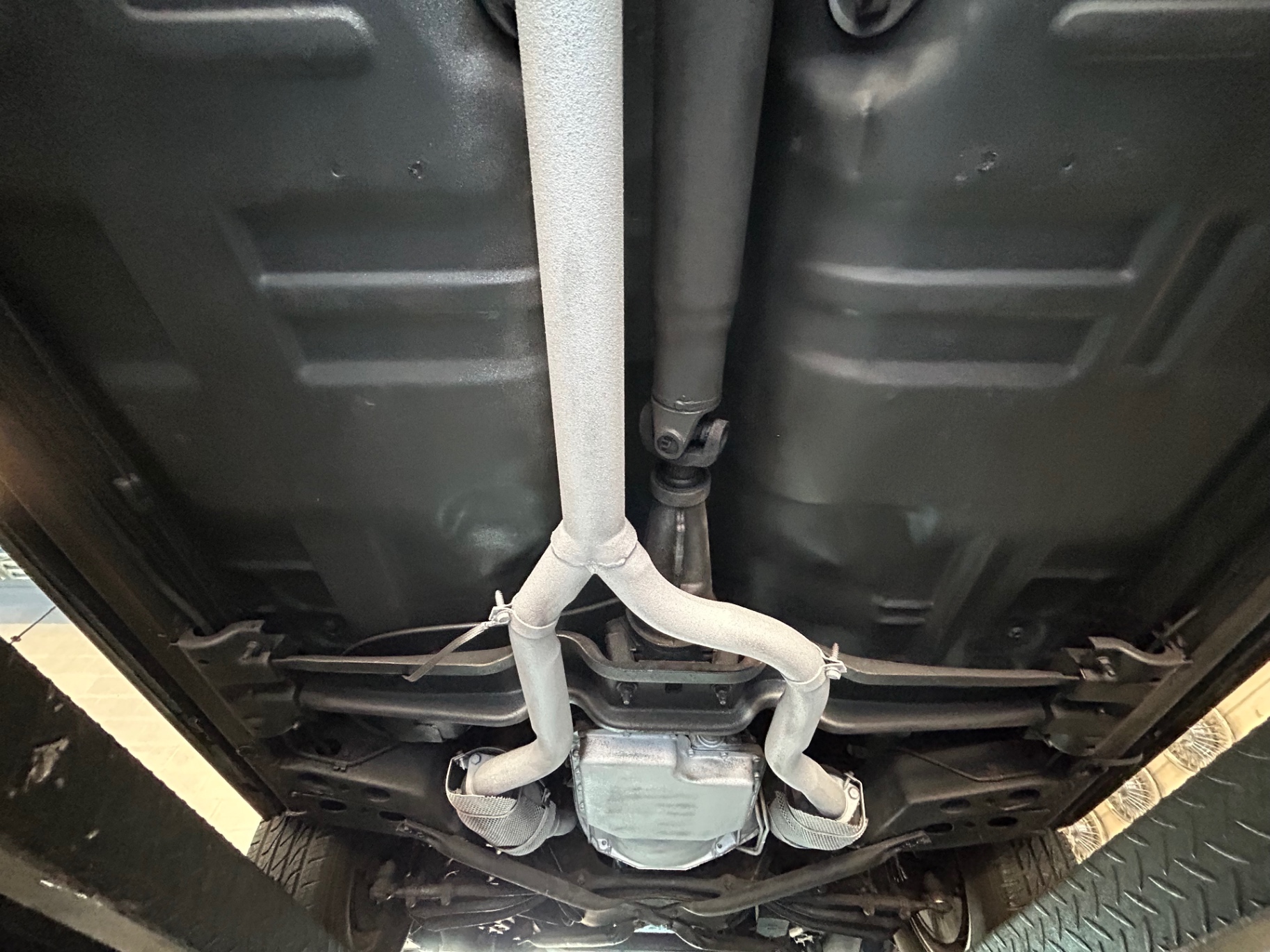 Vehicle photo 30