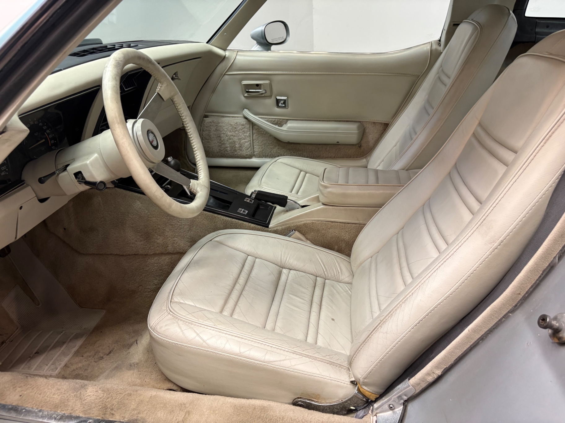 Vehicle photo 27